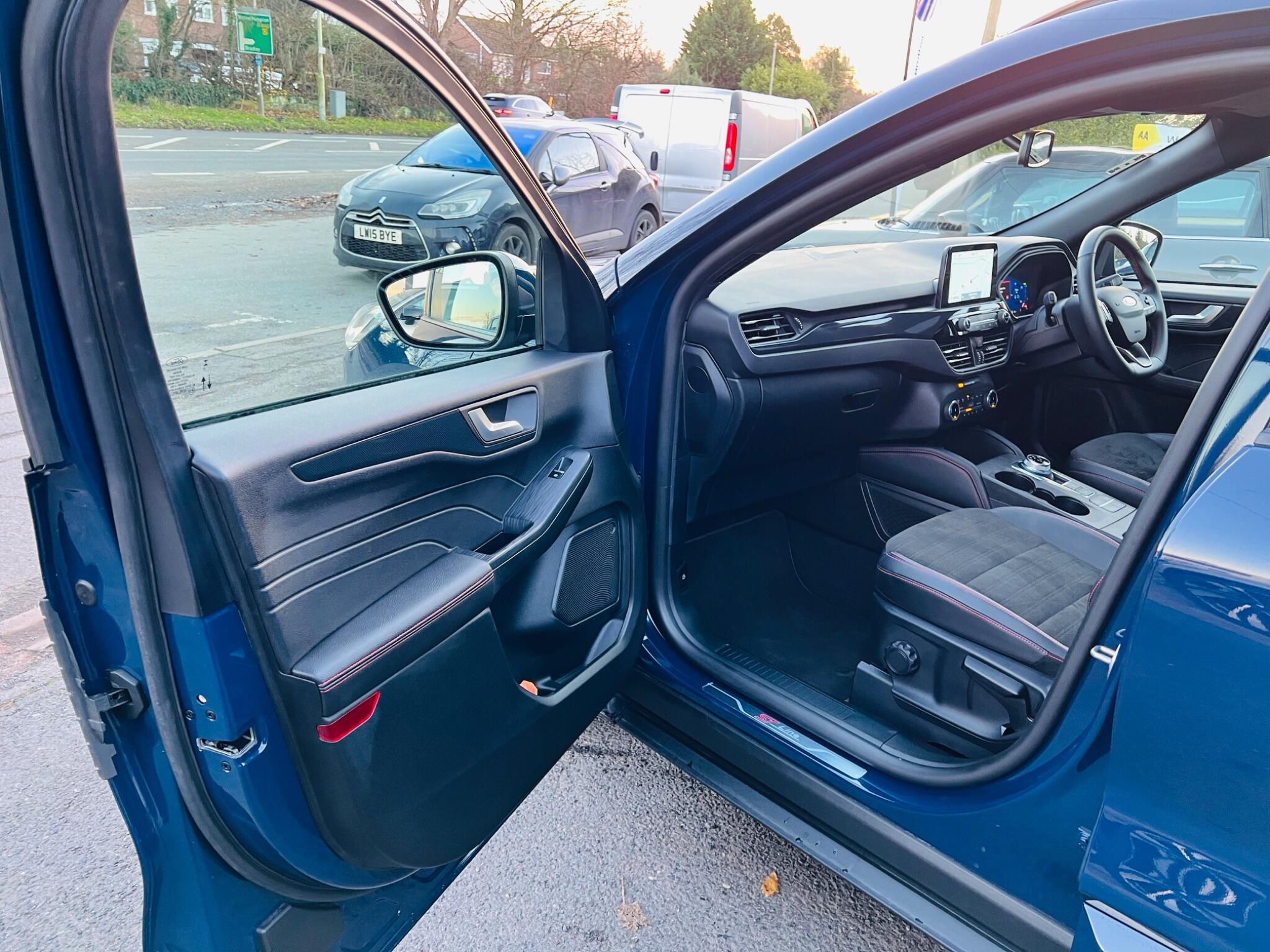 2023 Ford Kuga 2.5 EcoBoost Duratec 14.4kWh ST-Line X CVT Euro 6 (s/s) 5dr • 23,532 miles image 38