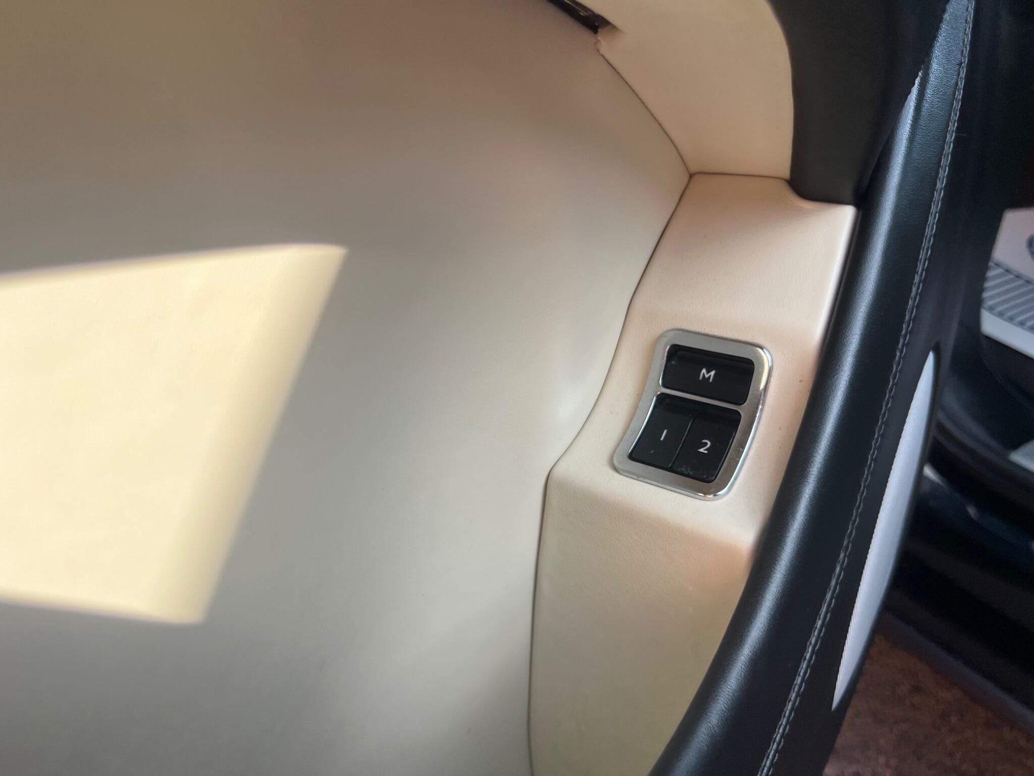 Bentley Bentayga view 41