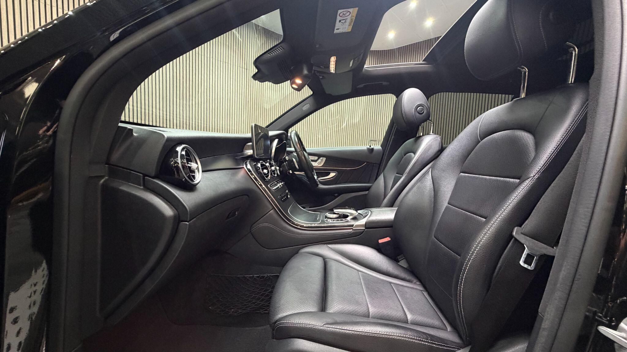 Mercedes-Benz GLC view 3