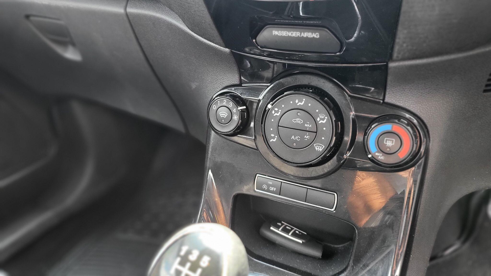 Ford Fiesta view 14