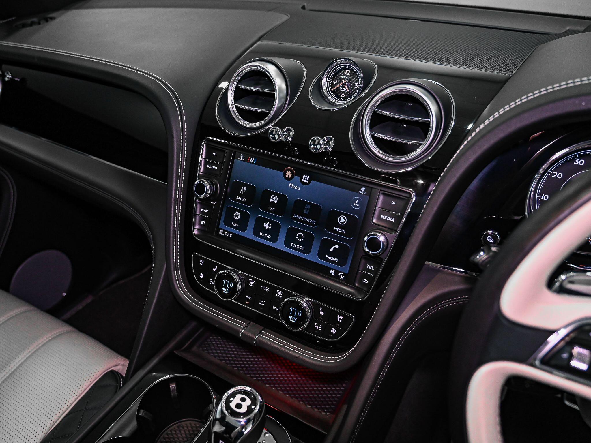 Bentley Bentayga view 17