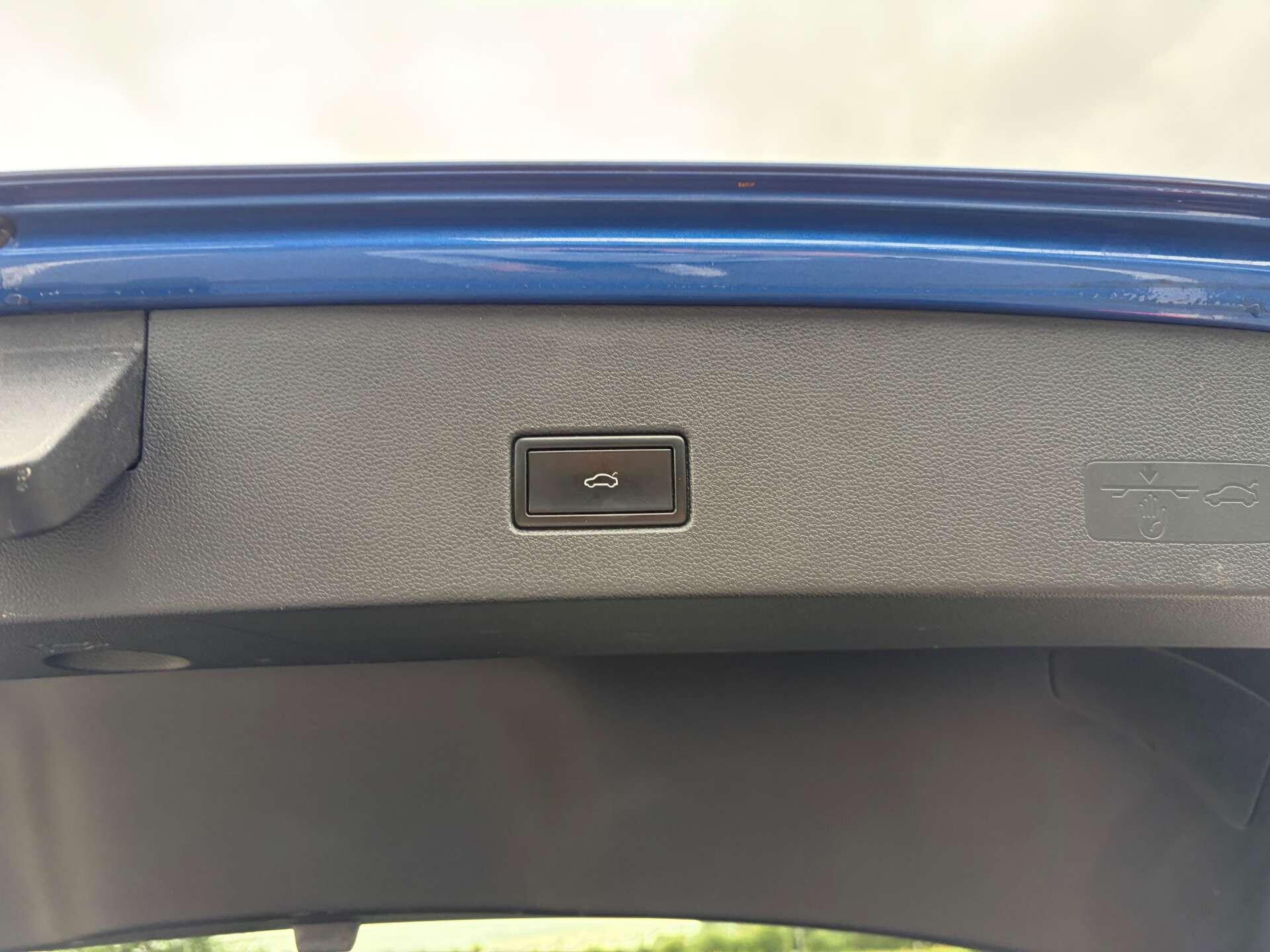 Volkswagen T-Roc view 26