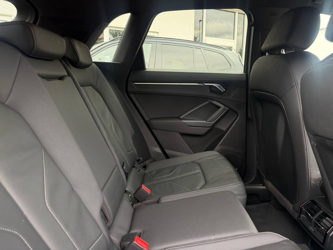 Audi Q3 view 18