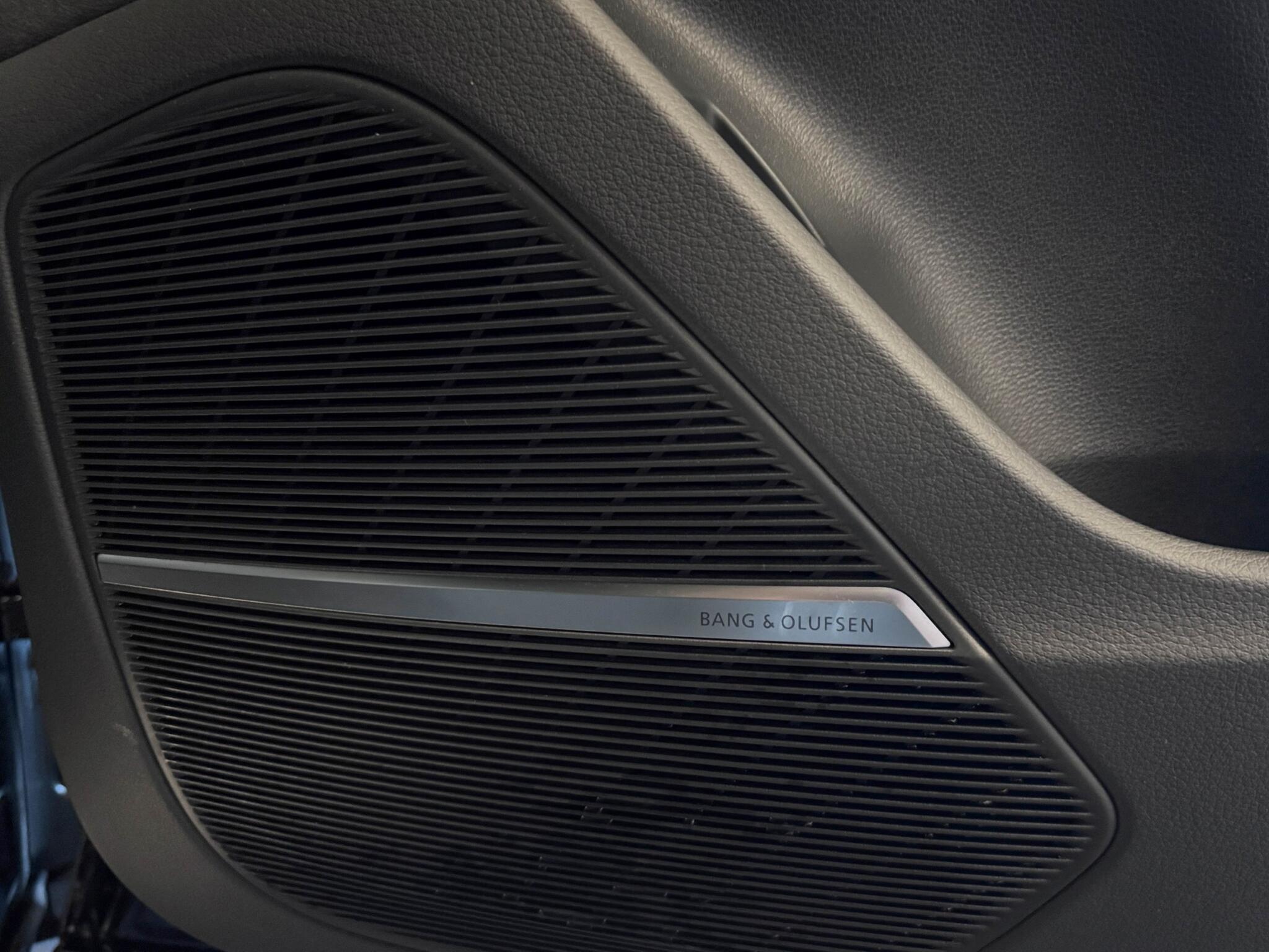 Audi Q8 view 21