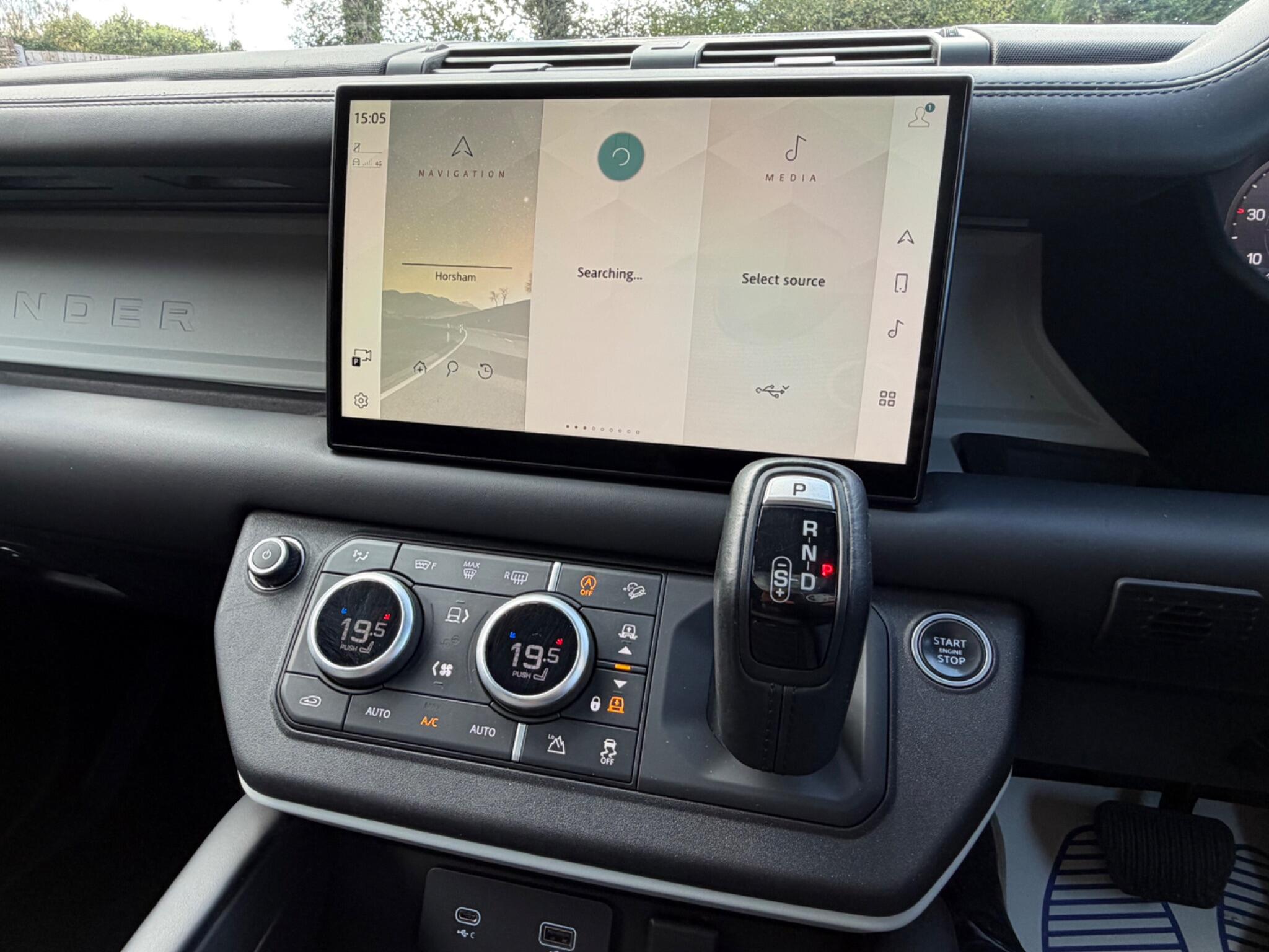 Land Rover Defender view 41