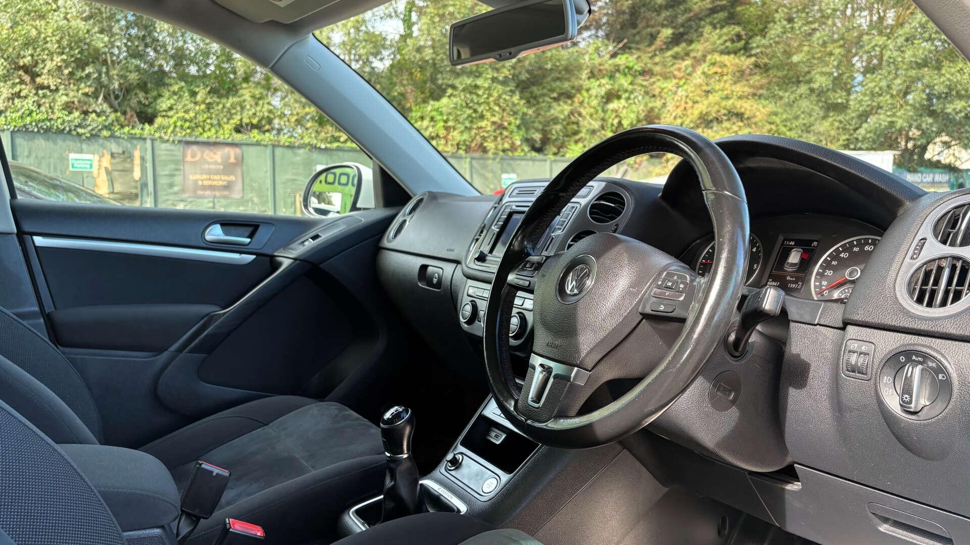 Volkswagen Tiguan view 11