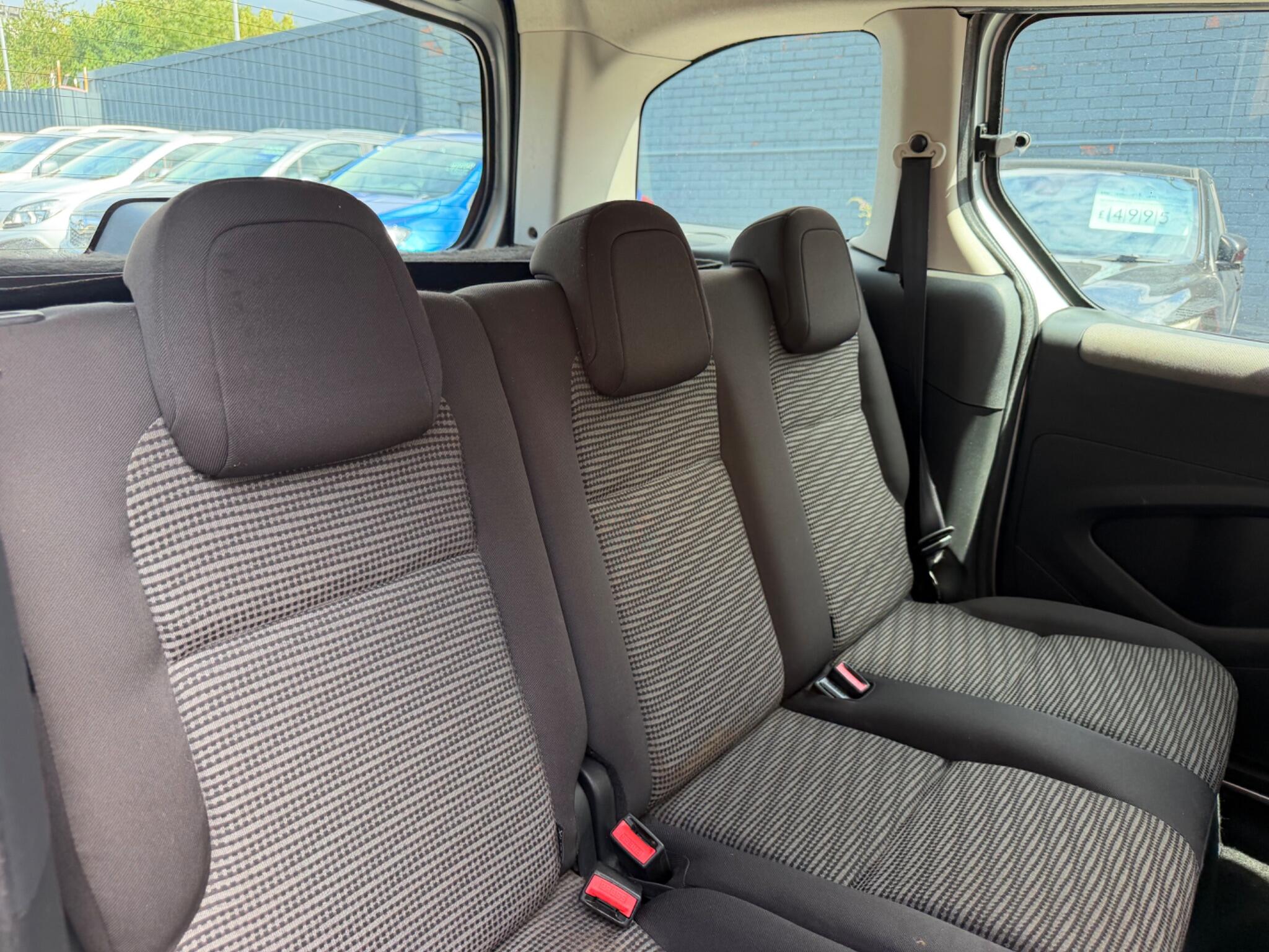 Peugeot Partner Tepee view 21