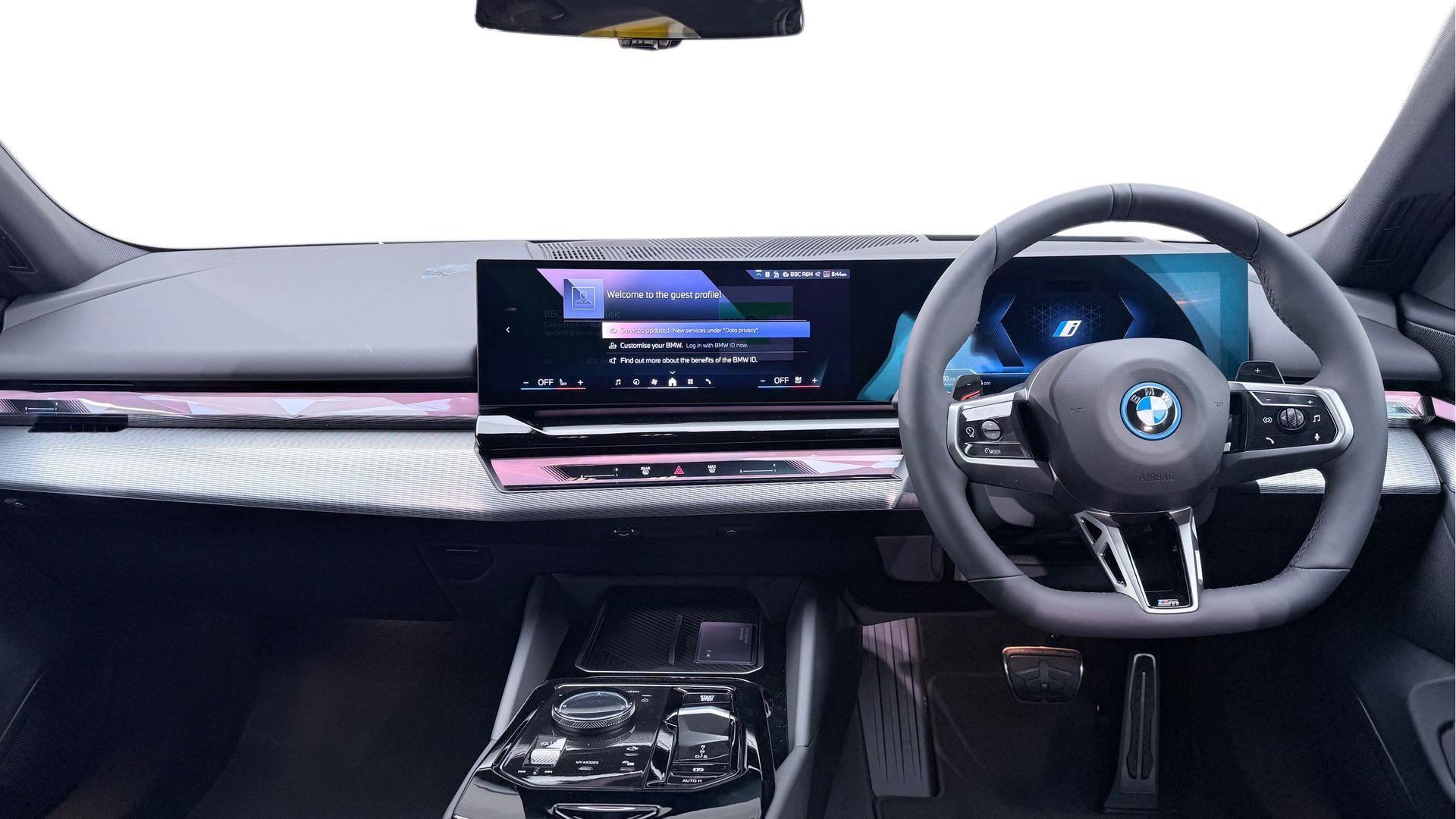 BMW 5 Series view 4