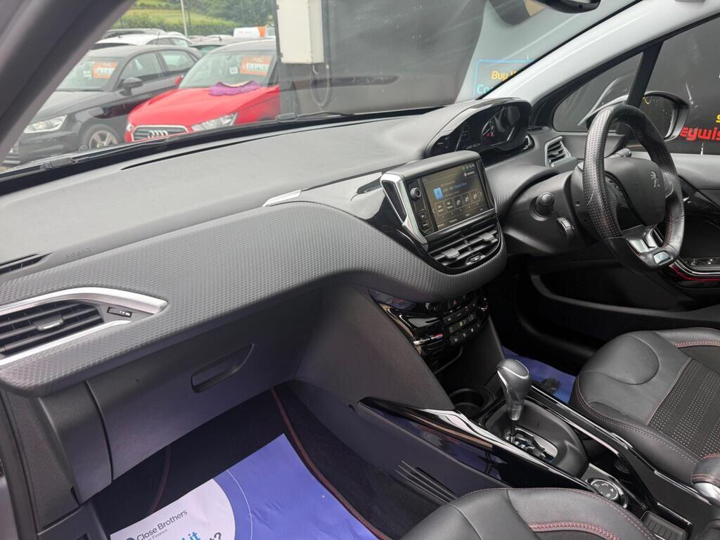 Peugeot 2008 view 17