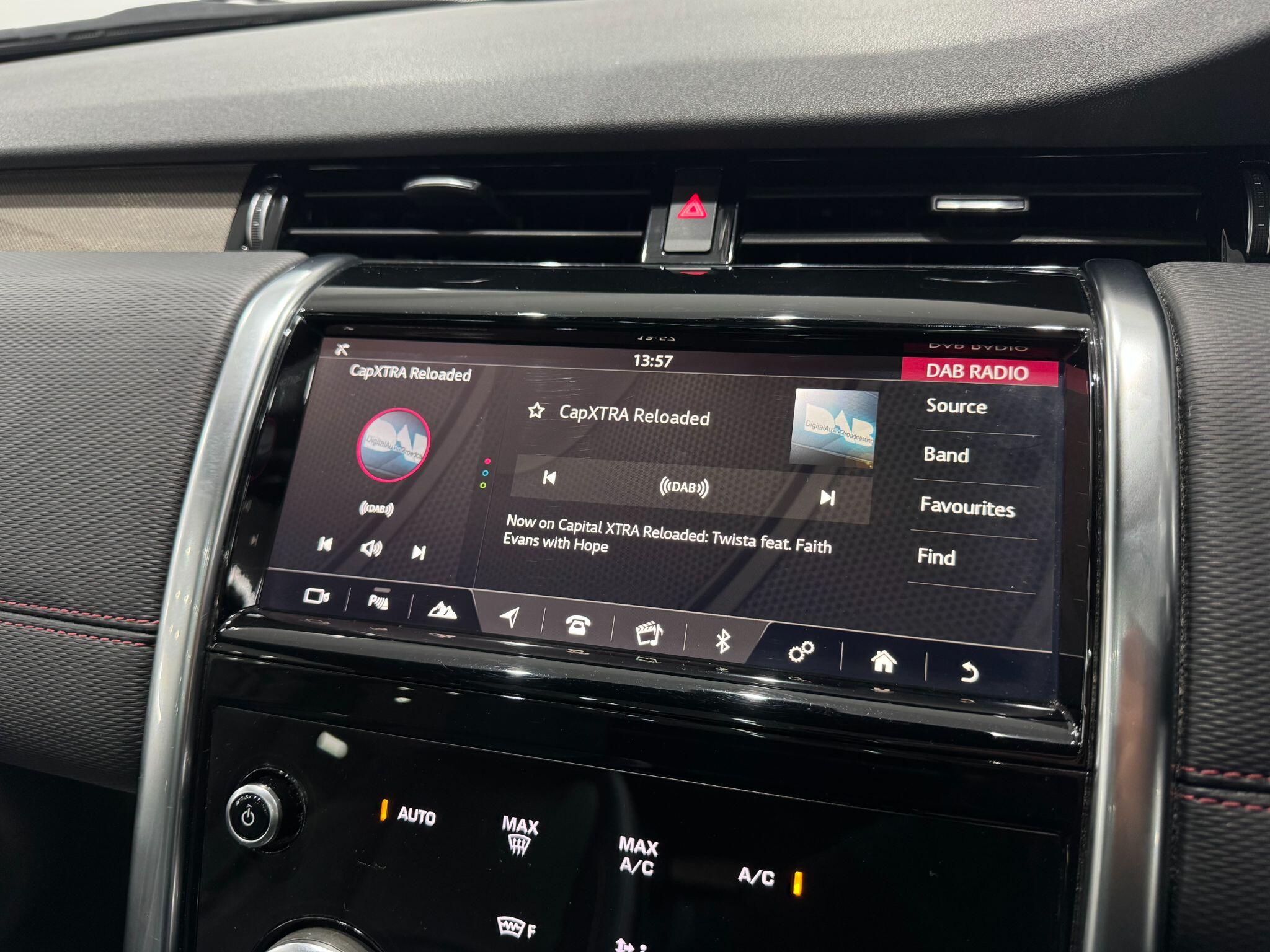 Land Rover Discovery Sport view 35