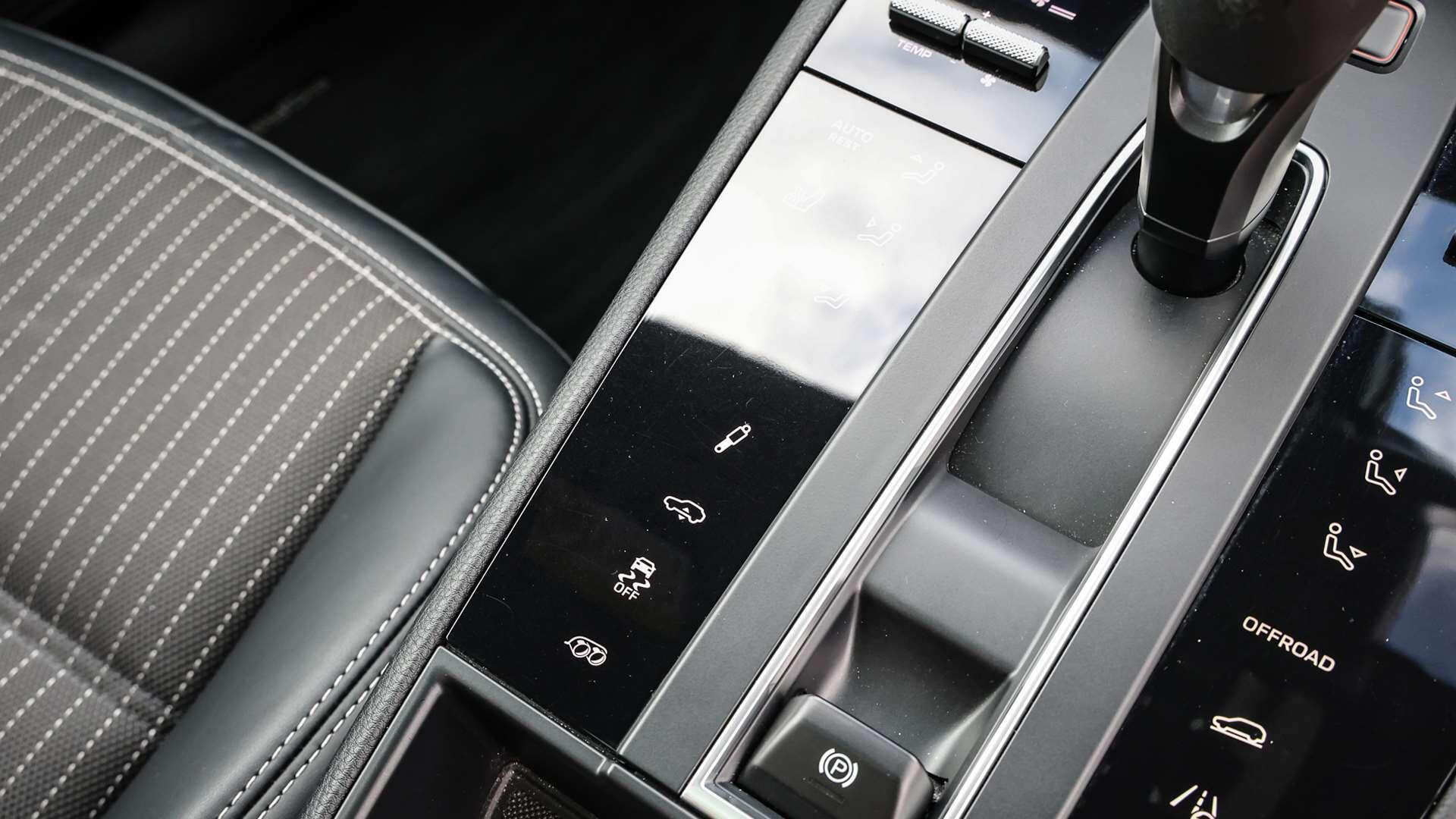 Porsche Macan view 25