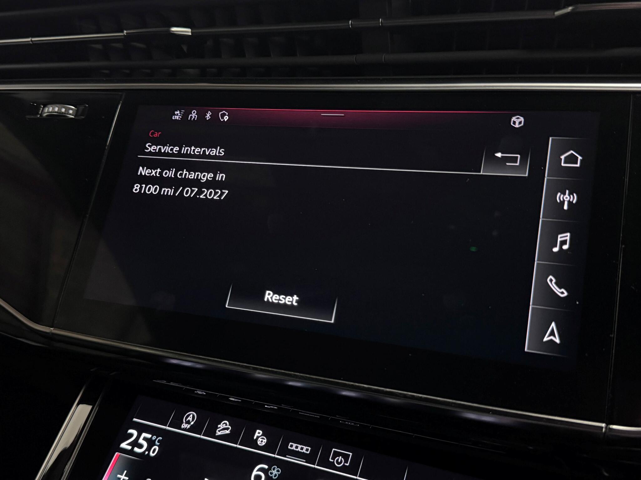 Audi Q8 view 55