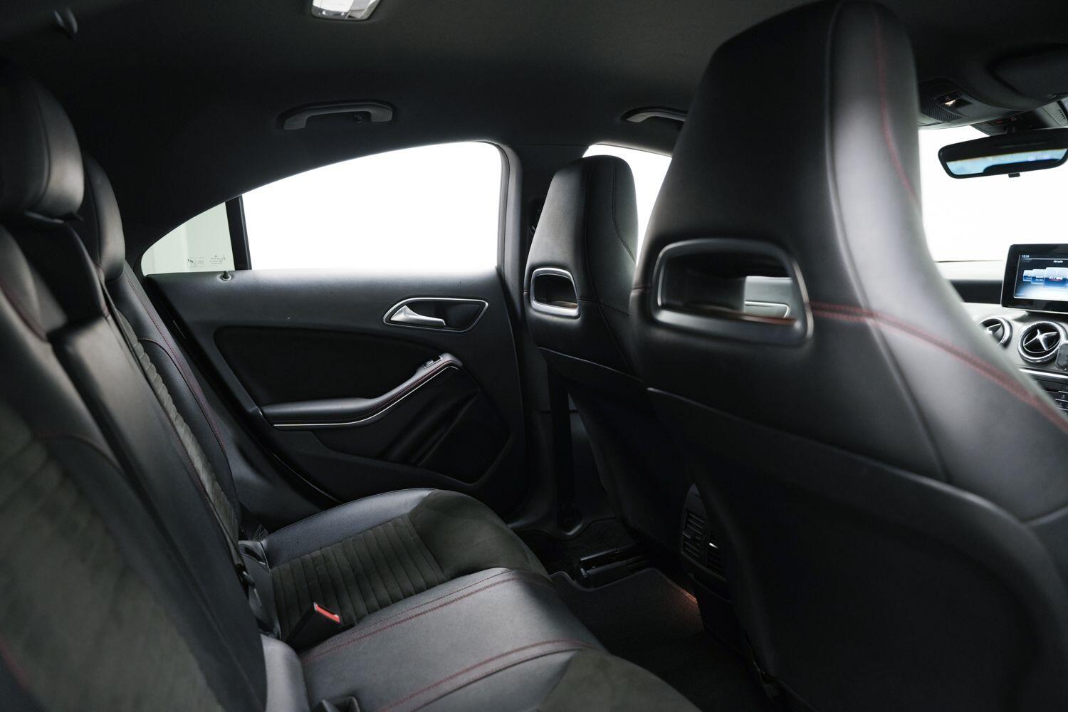 Mercedes-Benz Cla view 11