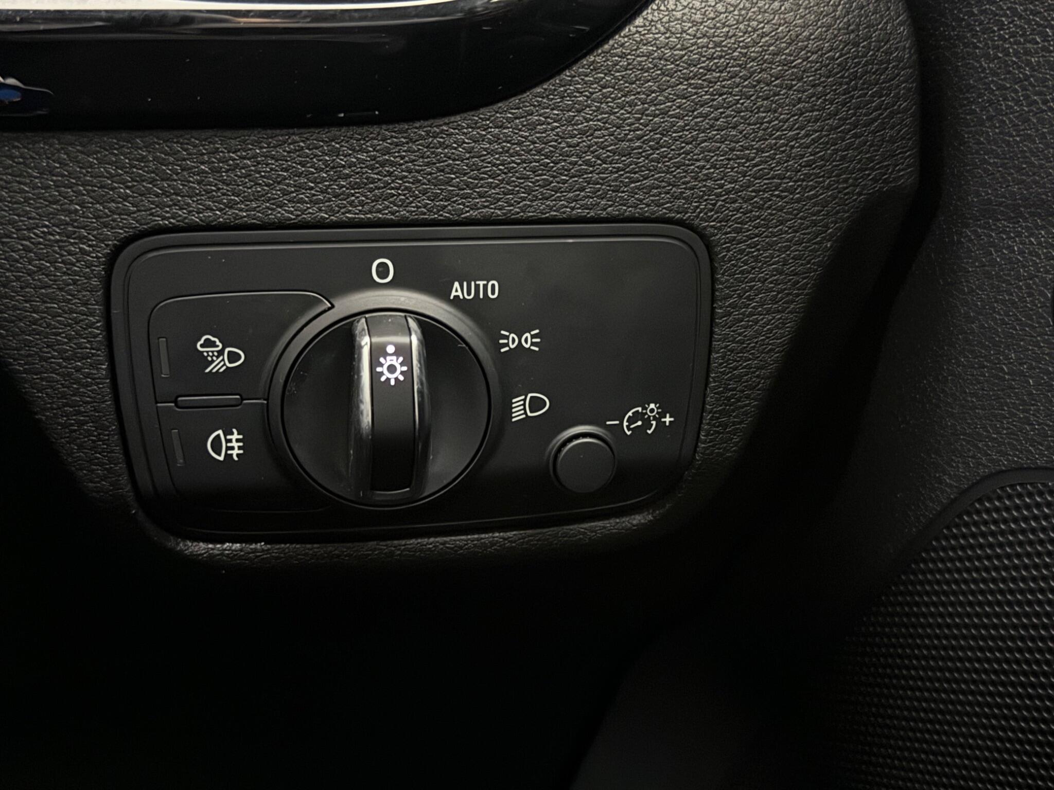 Audi Q2 view 21