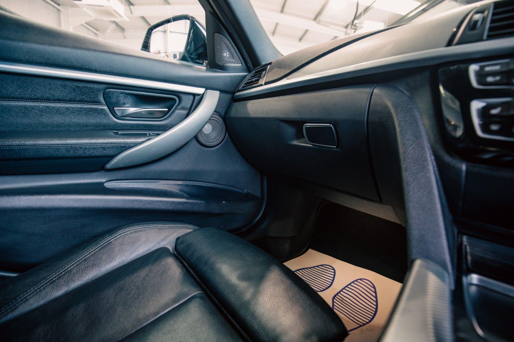 BMW 3 Series view 19