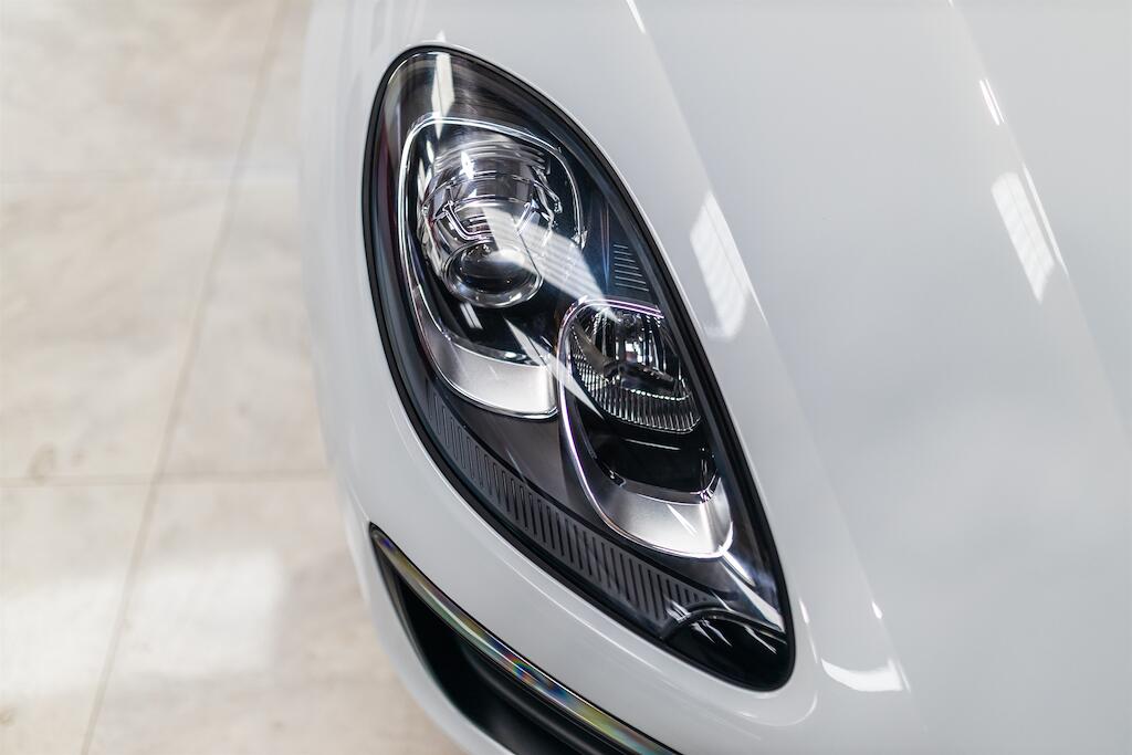 Porsche Macan view 11