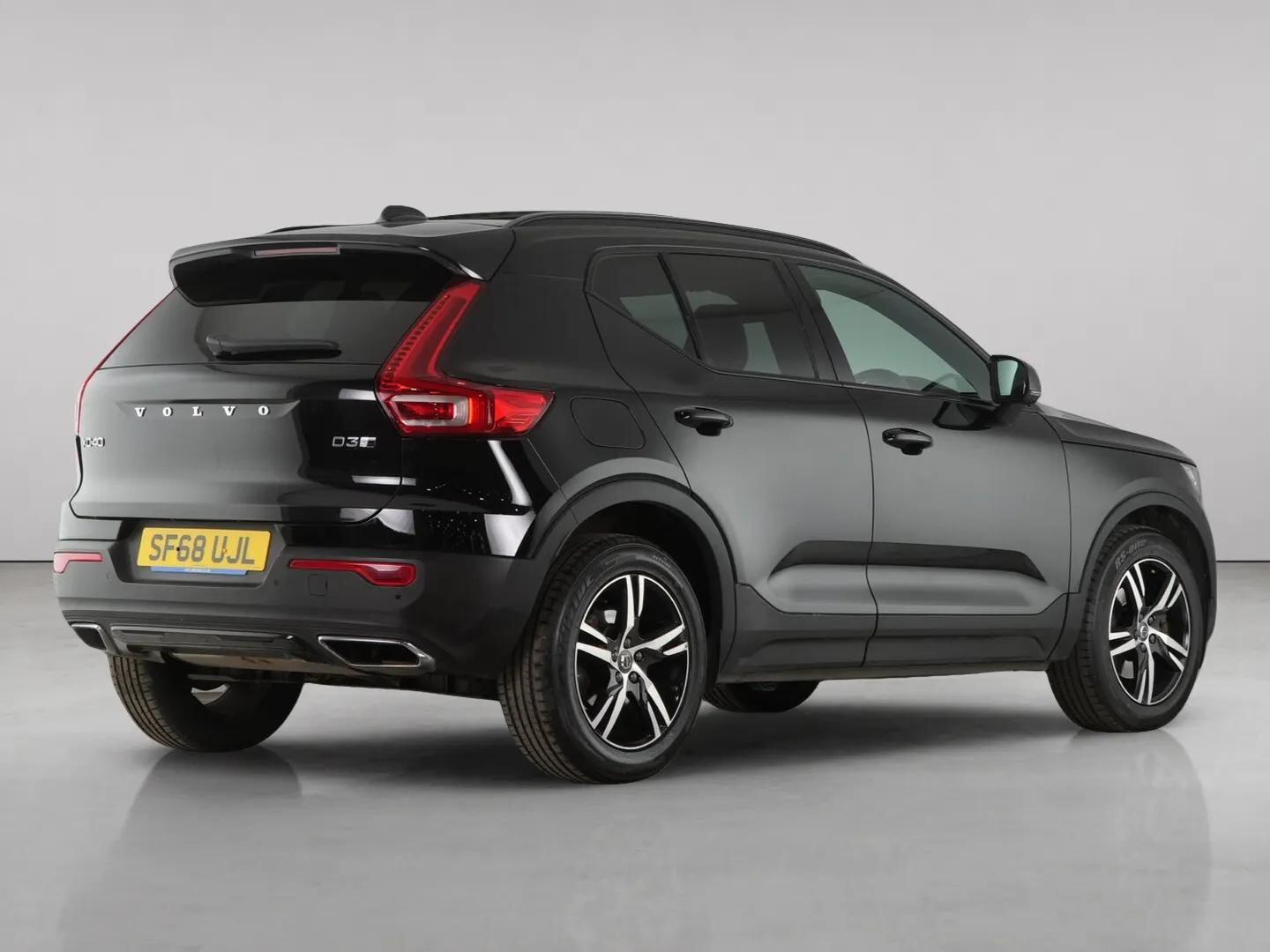 Volvo XC40 view 11