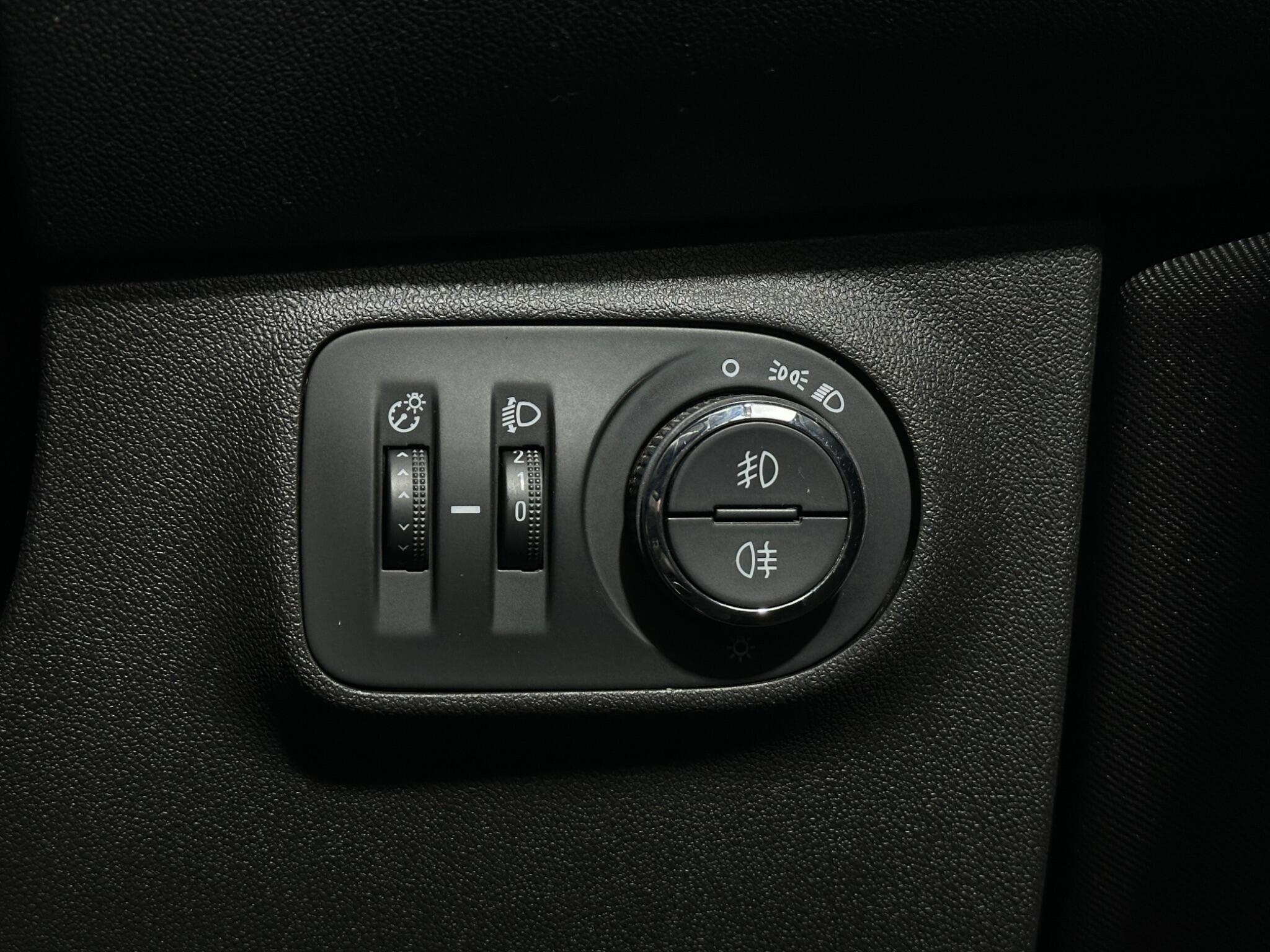 Vauxhall Corsa view 18