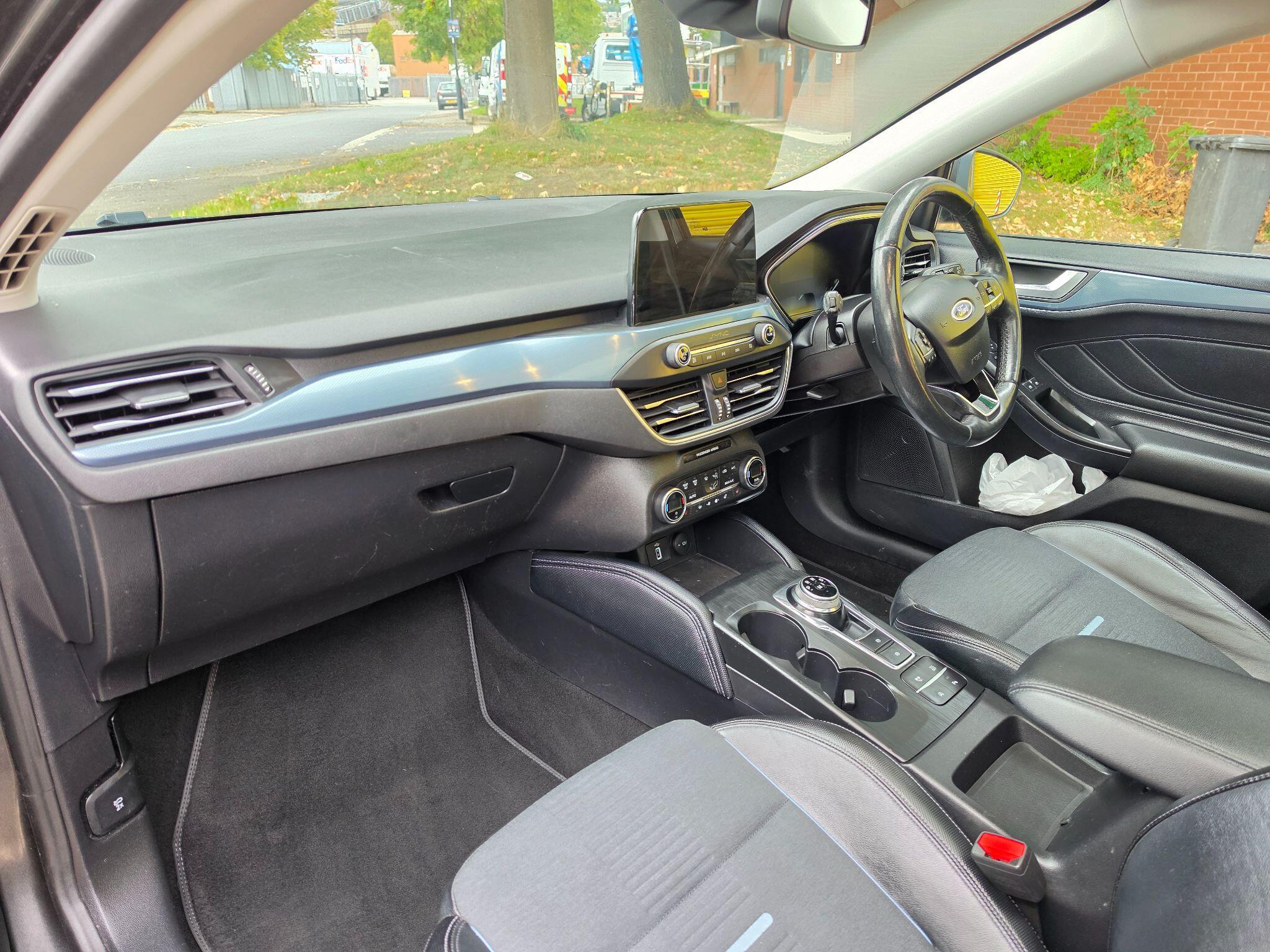 Ford Focus view 22
