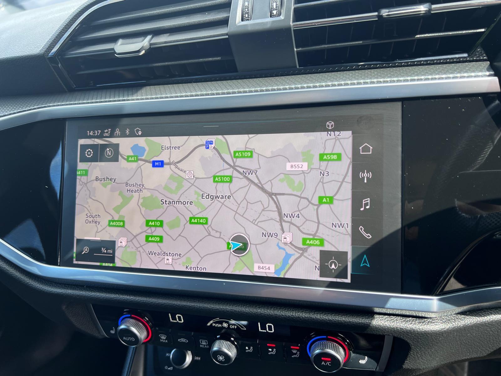 Audi Q3 view 24