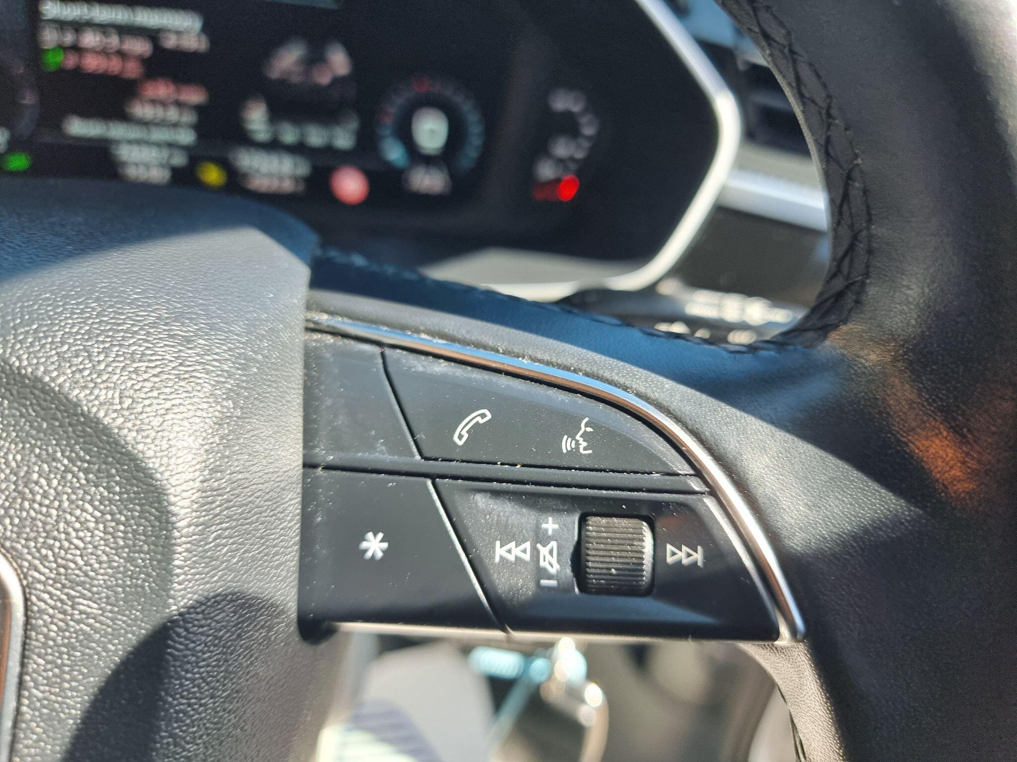 Audi Q3 view 15