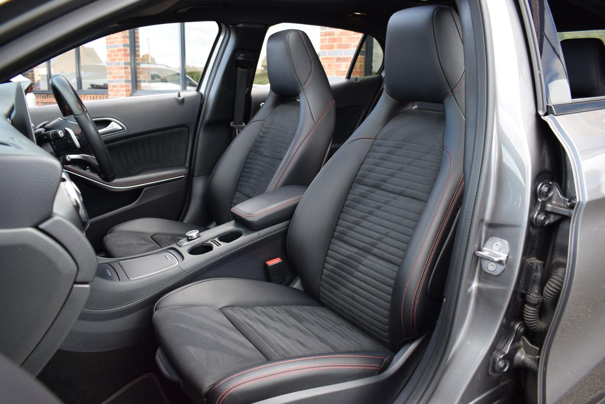 Mercedes-Benz GLA view 33