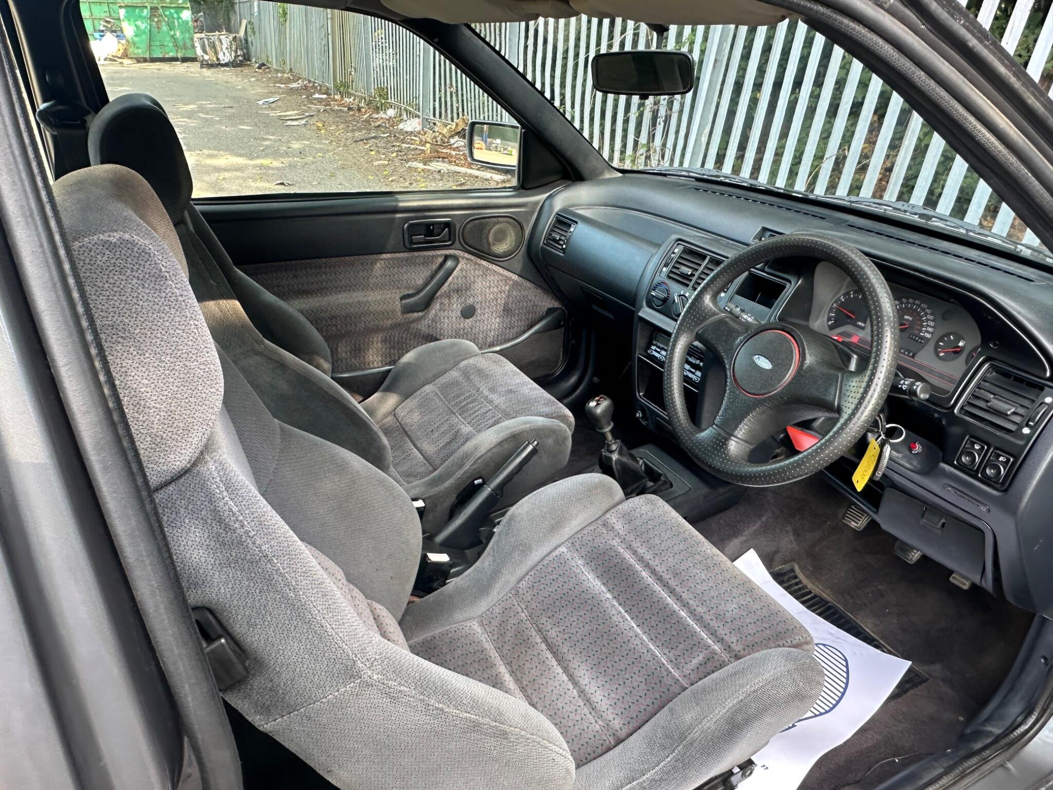 Ford Escort view 19