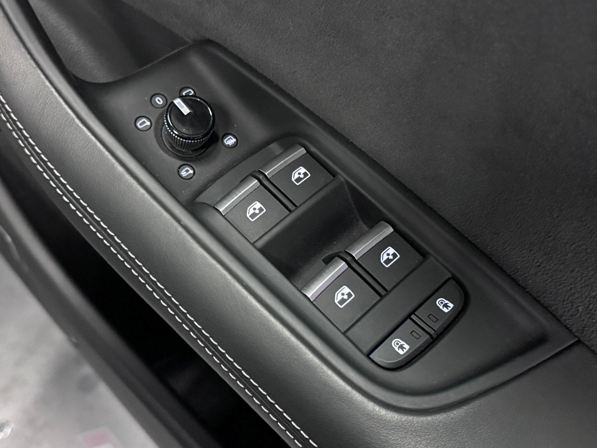 Audi RSQ8 view 26