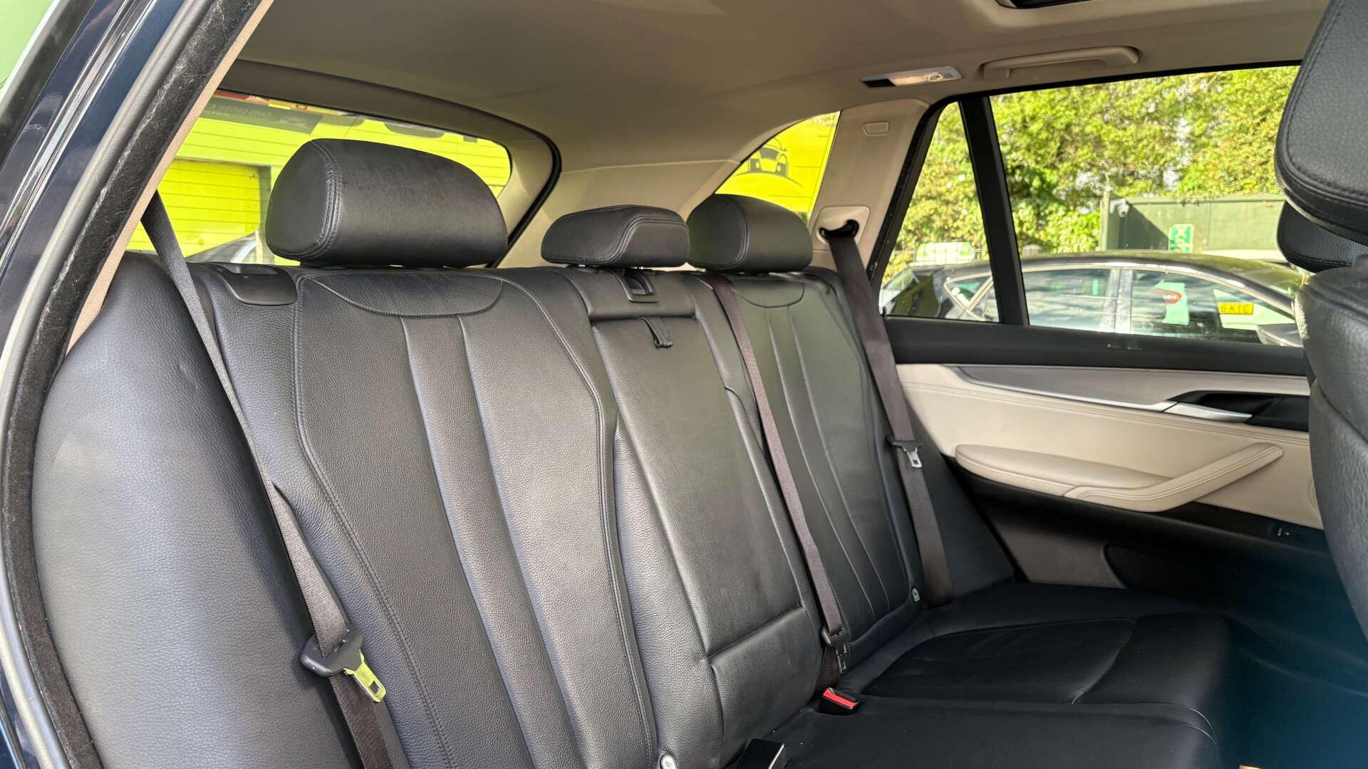 BMW X5 view 13