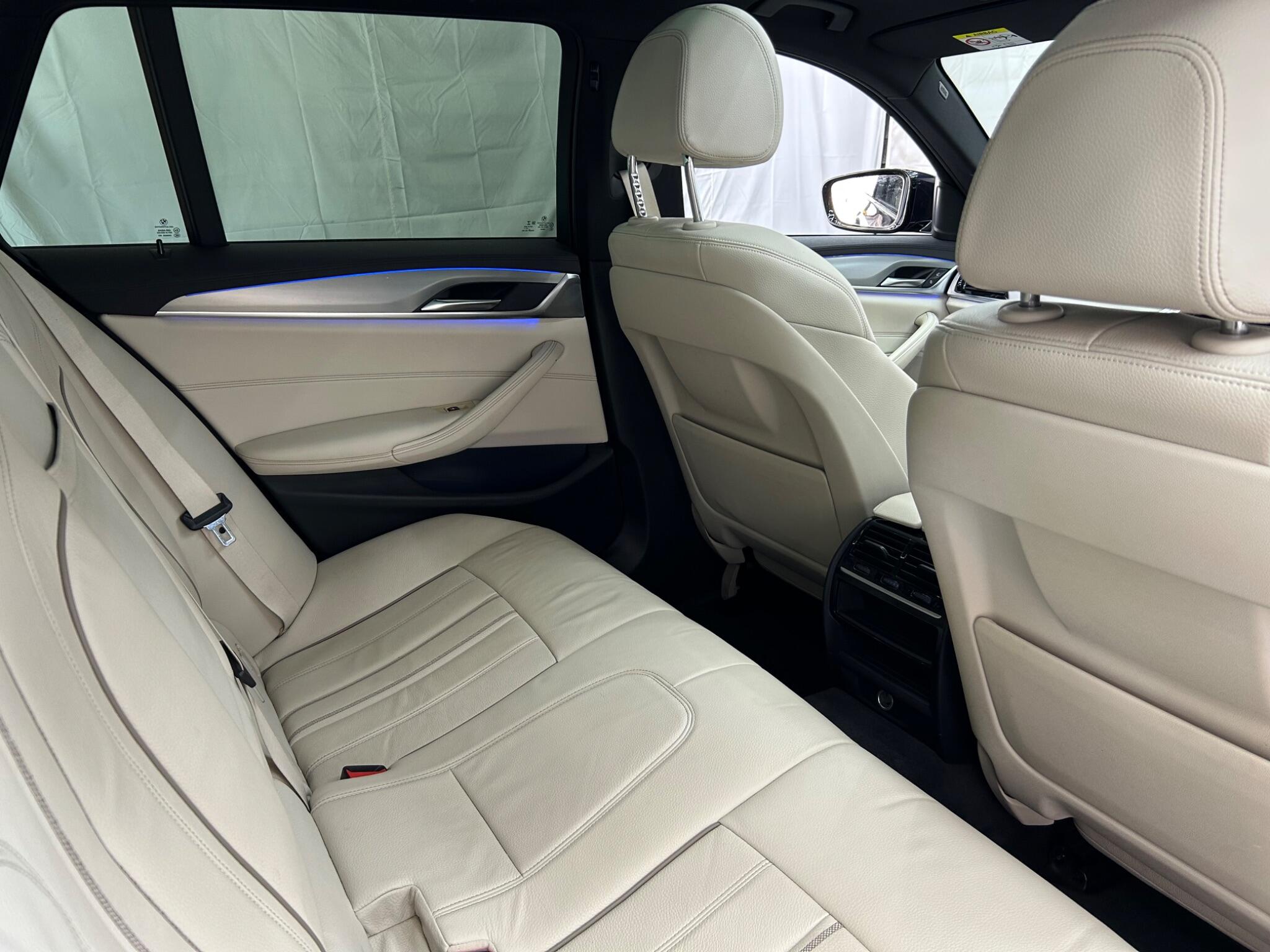 BMW 5 Series view 22