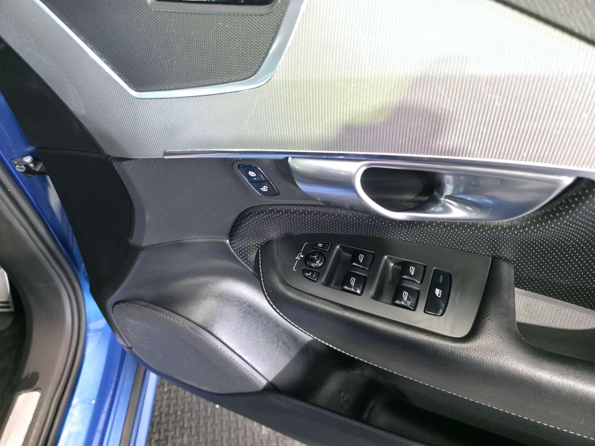 Volvo XC90 view 30