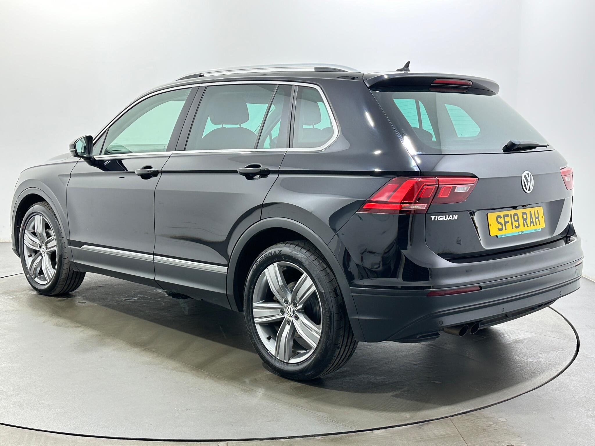 Volkswagen Tiguan view 6