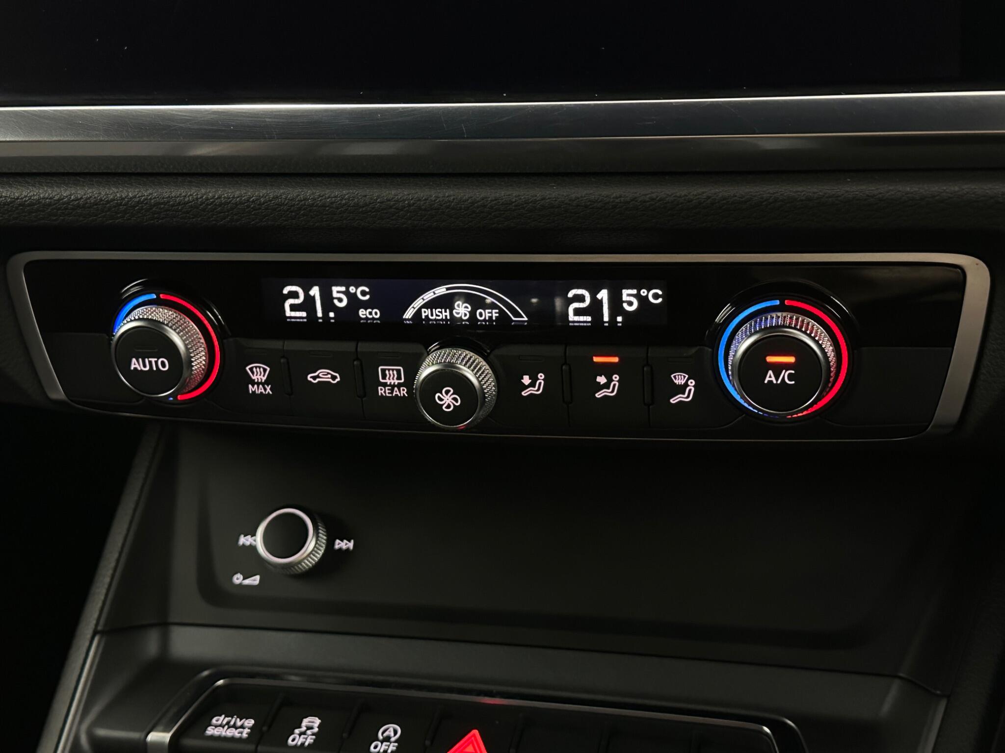 Audi Q3 view 21