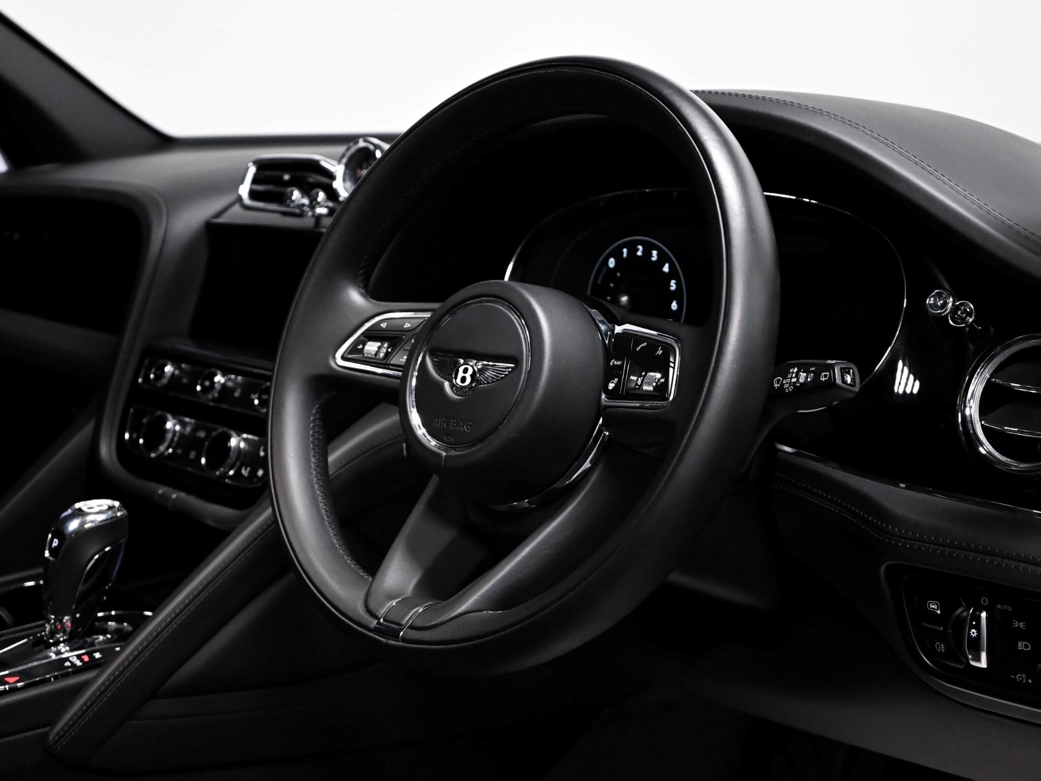 Bentley Bentayga view 12