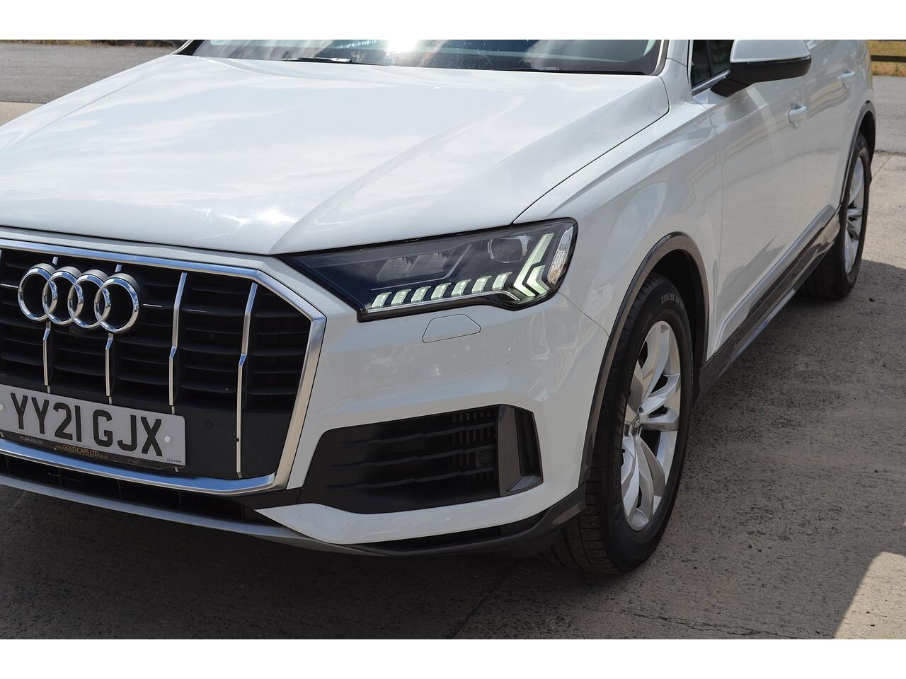 Audi Q7 view 45