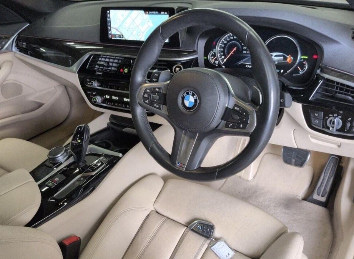 BMW 5 Series view 5