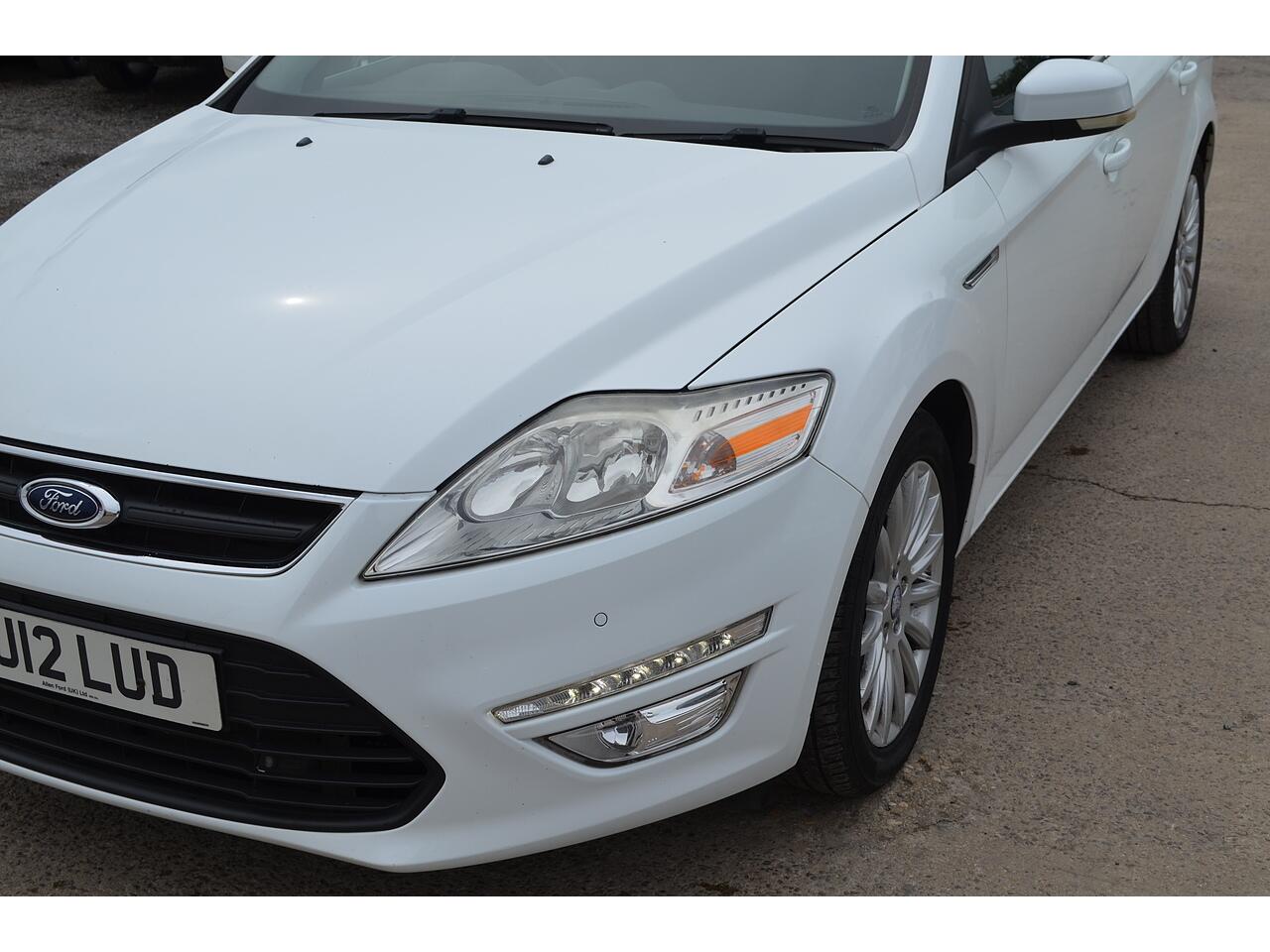 Ford Mondeo view 29