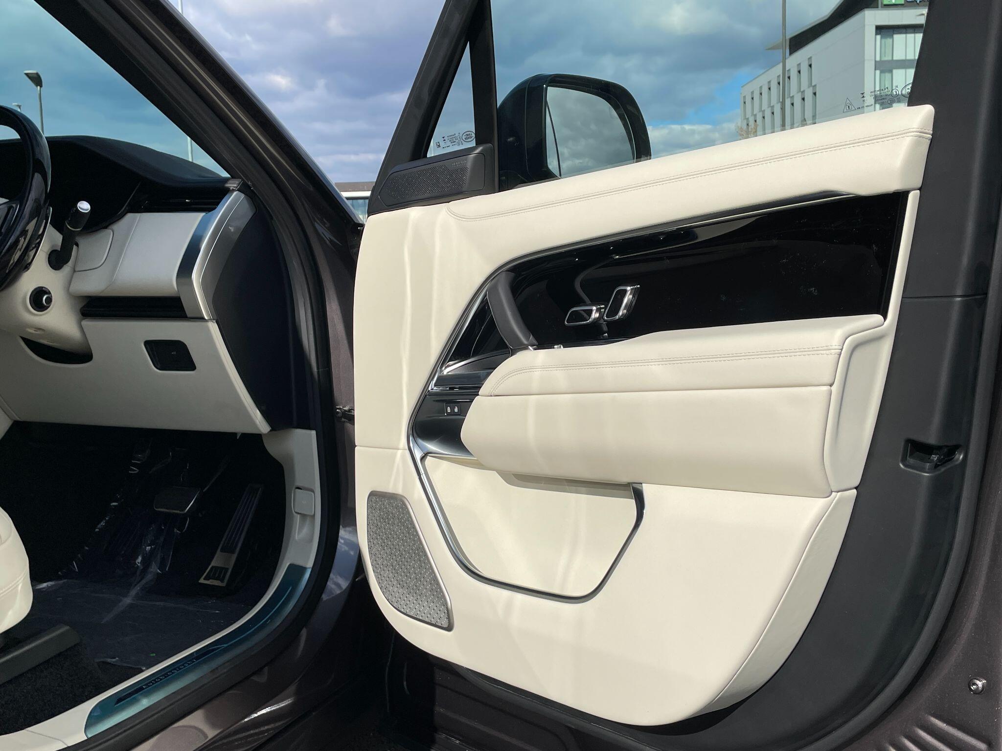 Land Rover Range Rover view 37