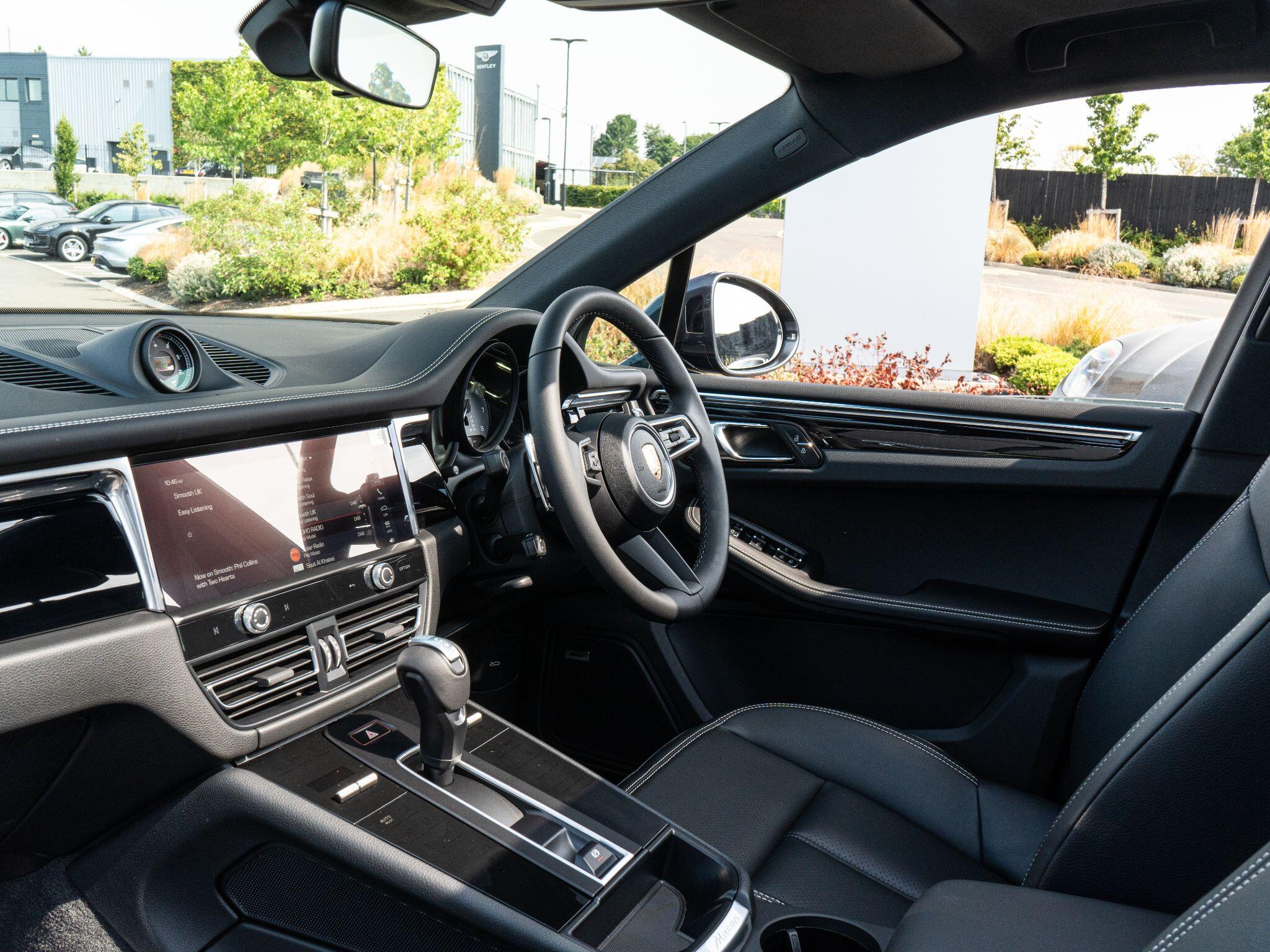 Porsche Macan view 21
