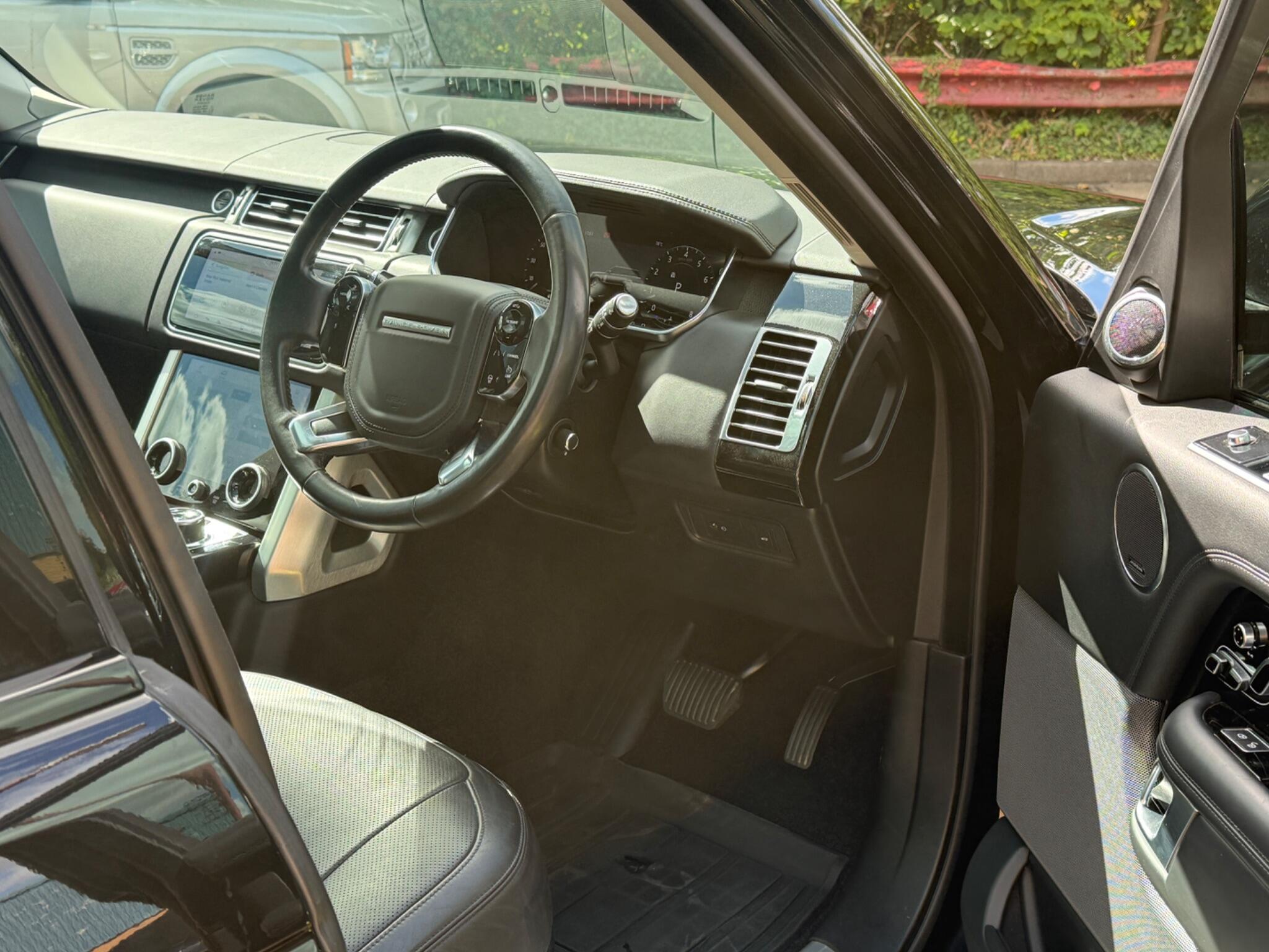 Land Rover Range Rover view 3