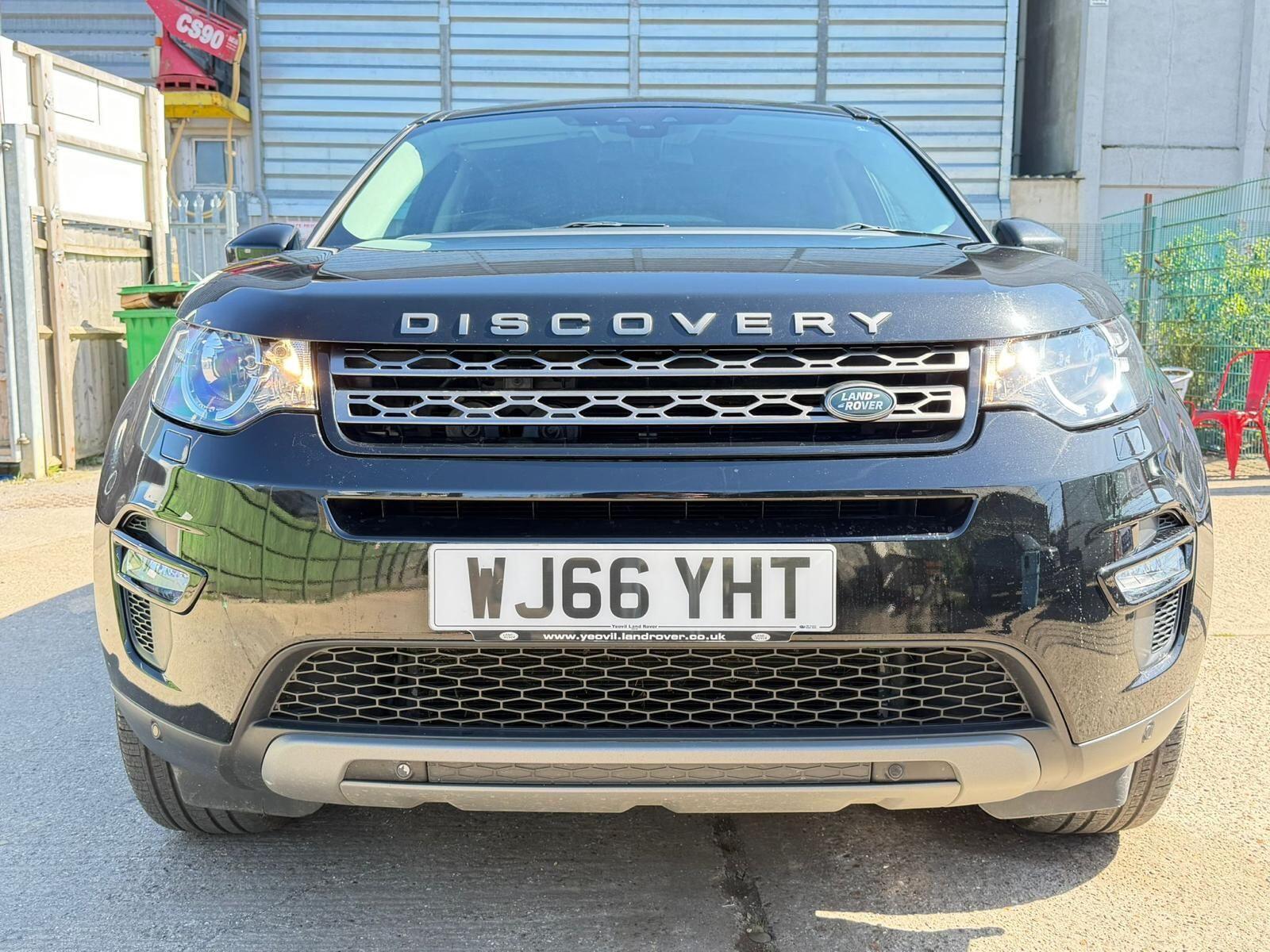 Land Rover Discovery Sport view 2