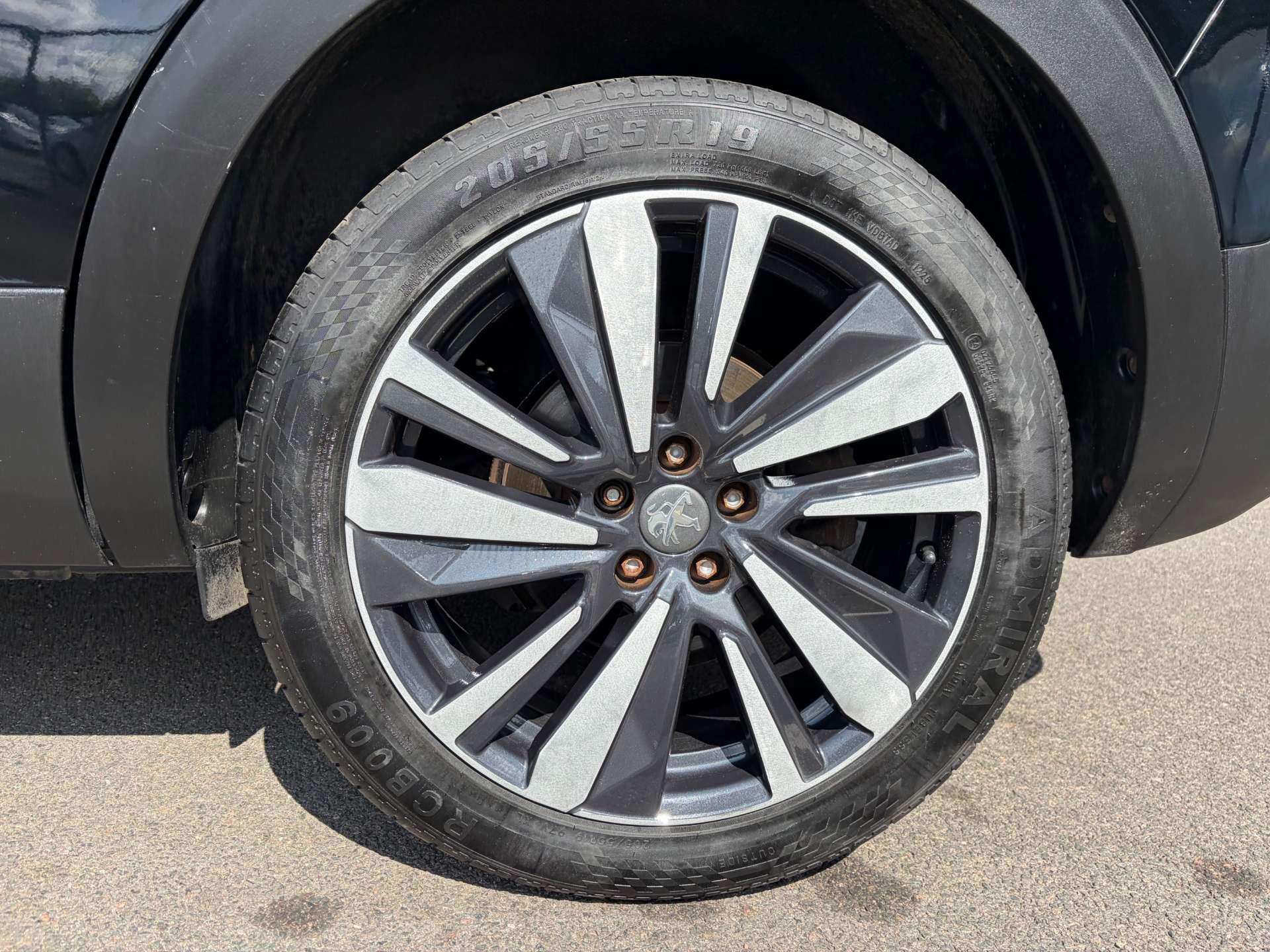 Peugeot 5008 view 12