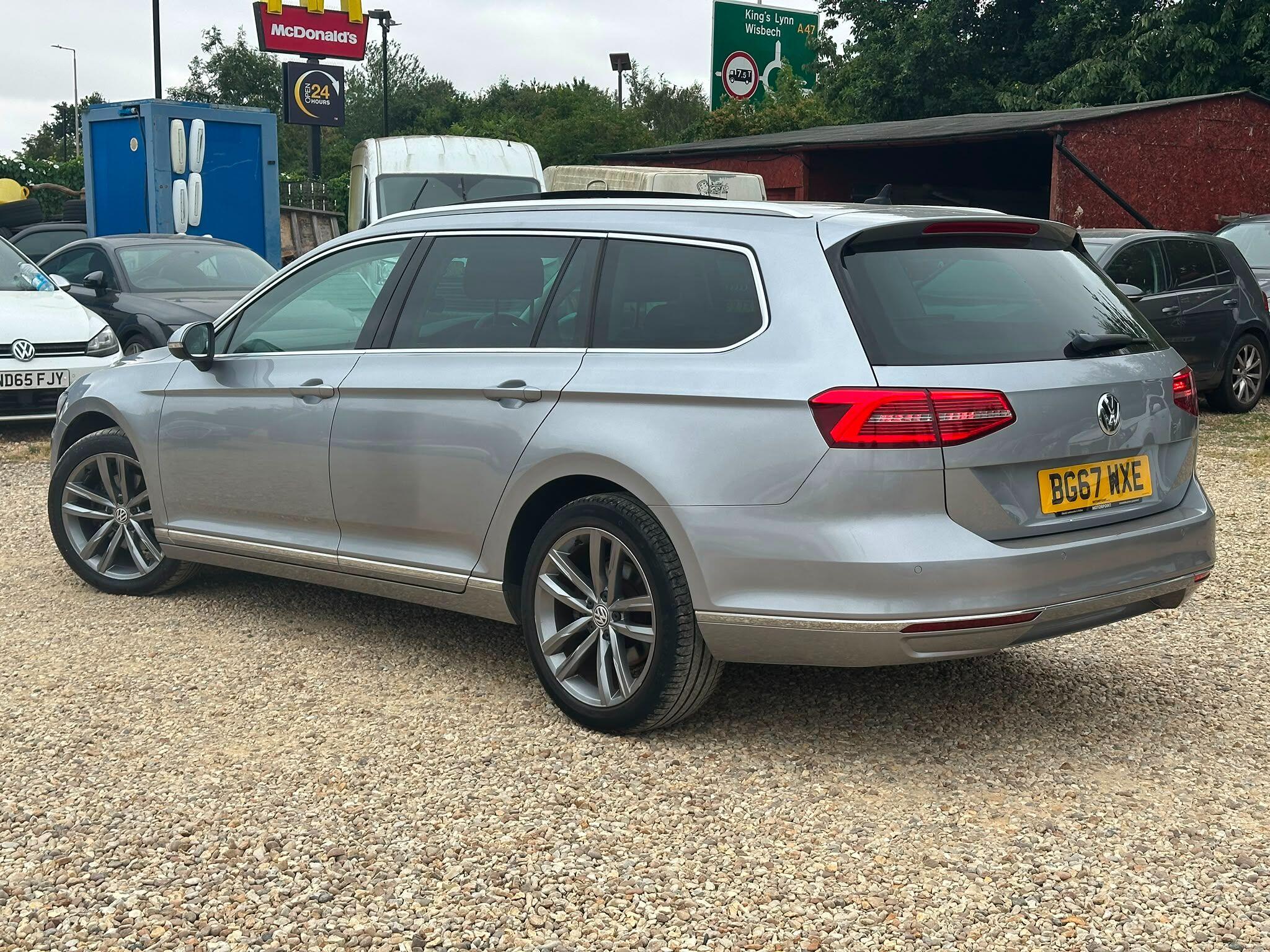 Volkswagen Passat view 4