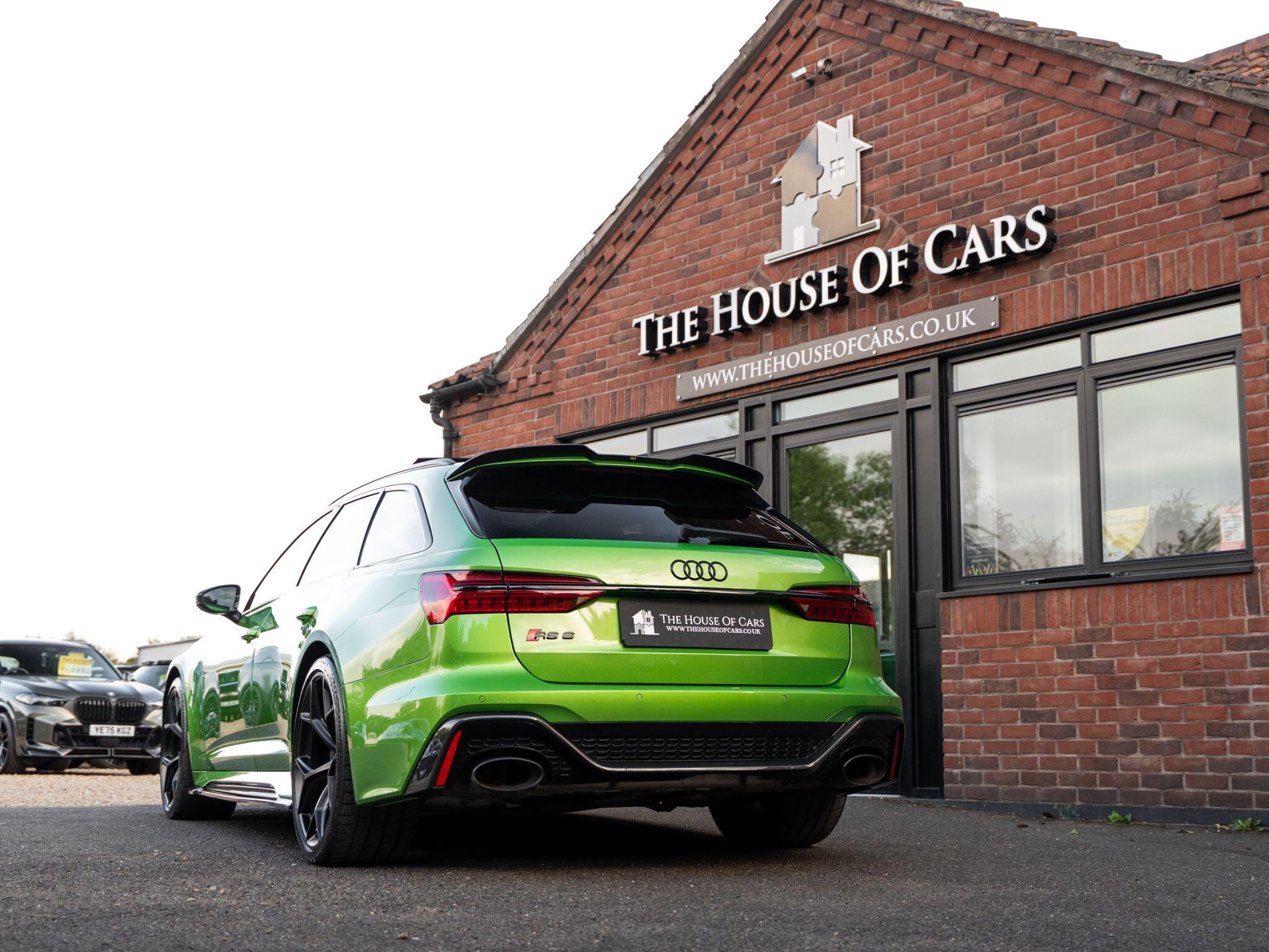 Audi RS6 Avant view 4