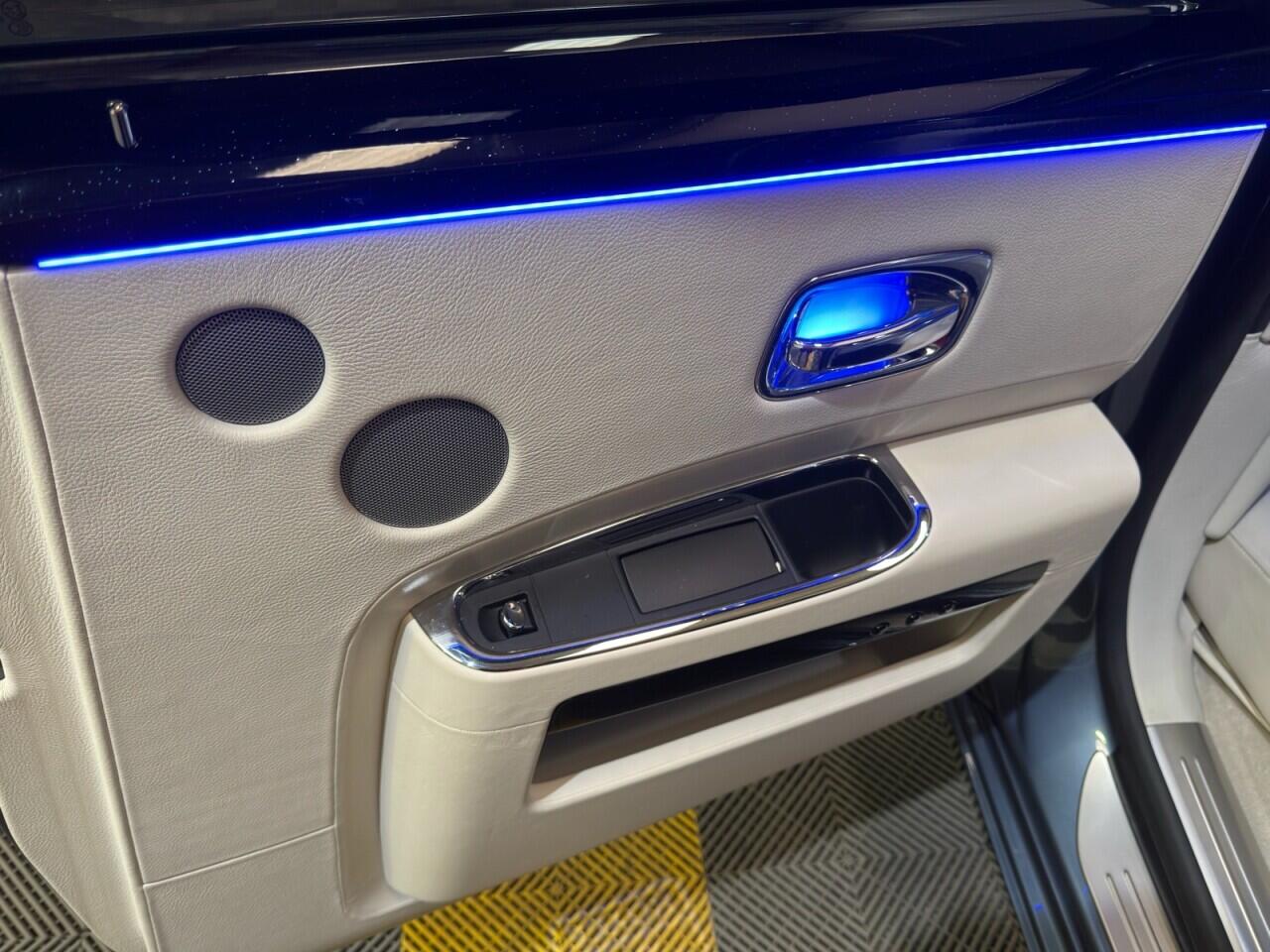 Rolls-Royce Ghost view 18