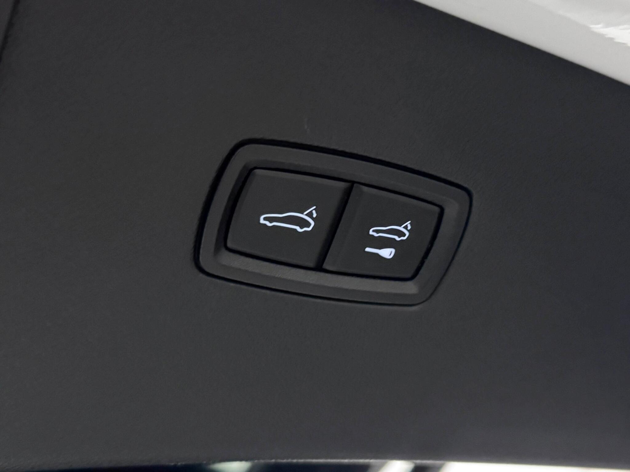 Porsche Cayenne view 8