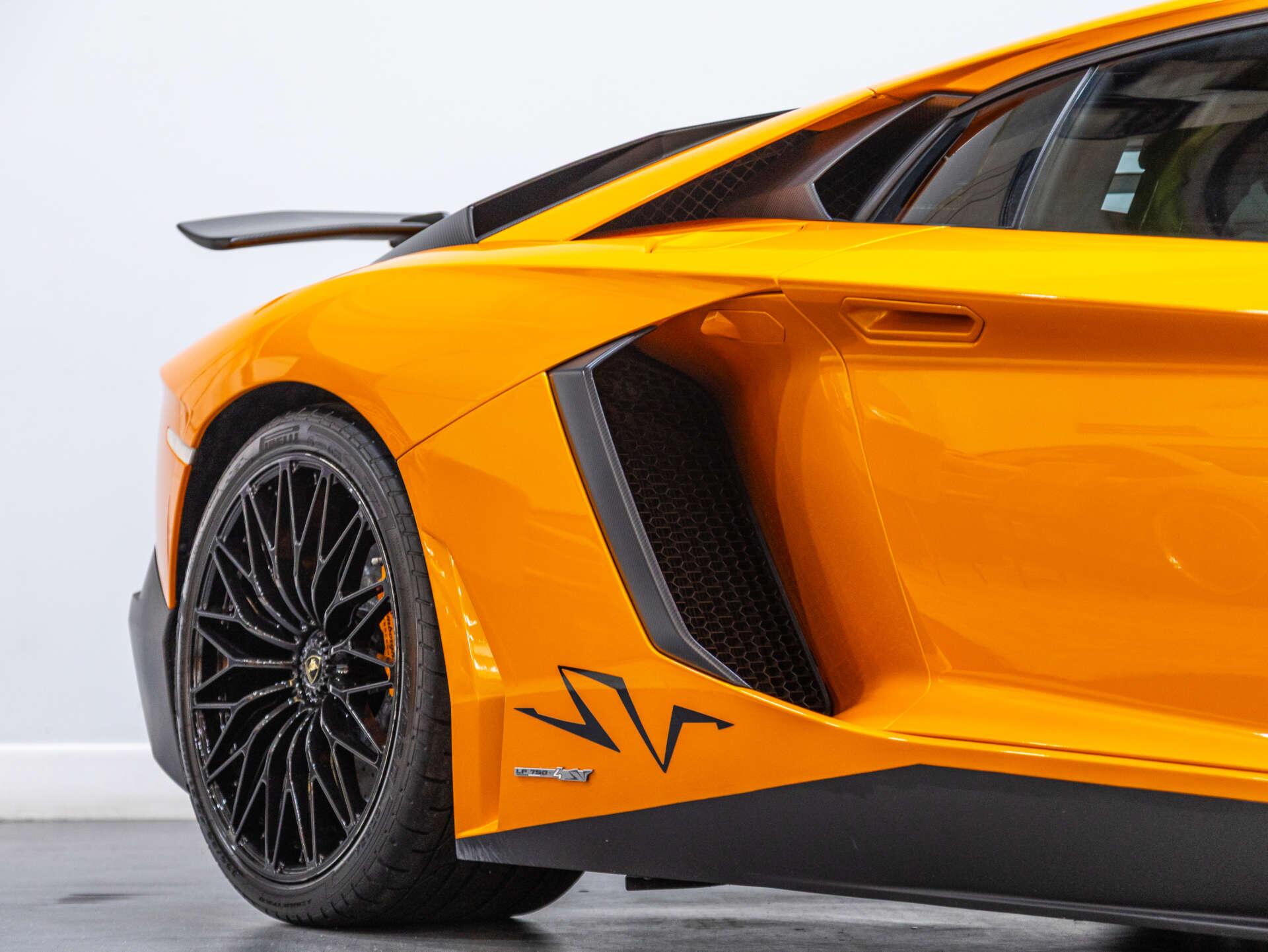 Lamborghini Aventador view 65