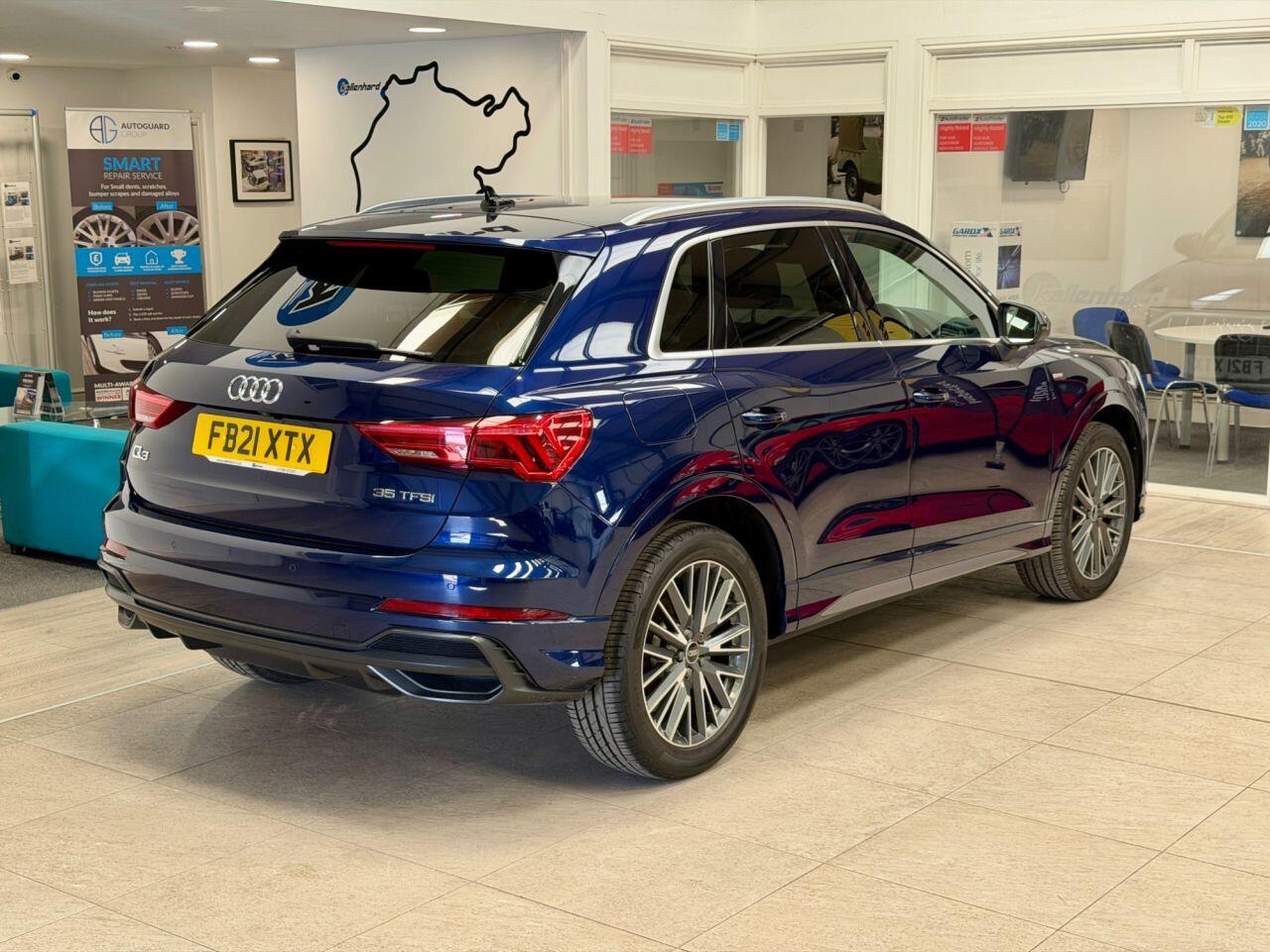 Audi Q3 view 17