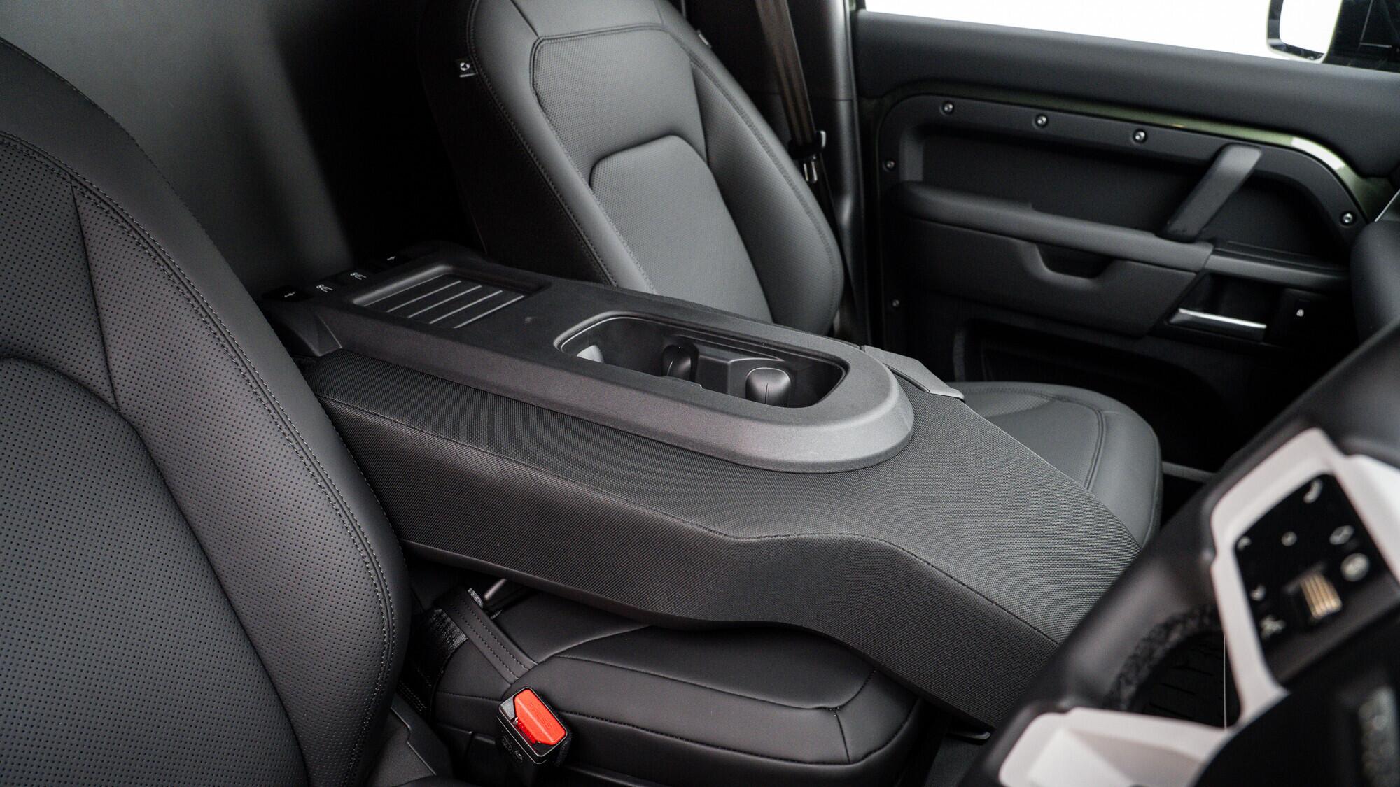 Land Rover Defender view 27