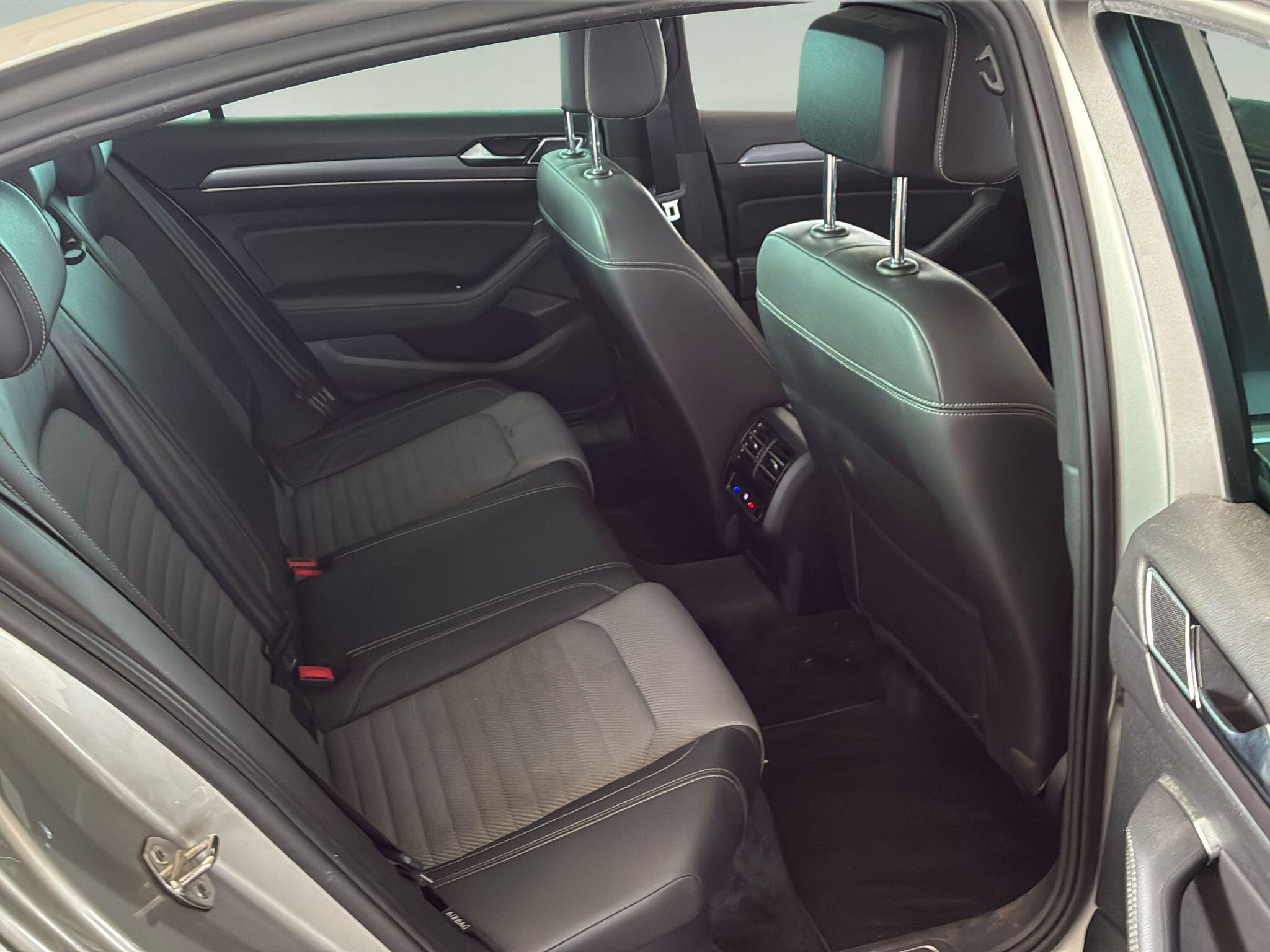 Volkswagen Passat view 10